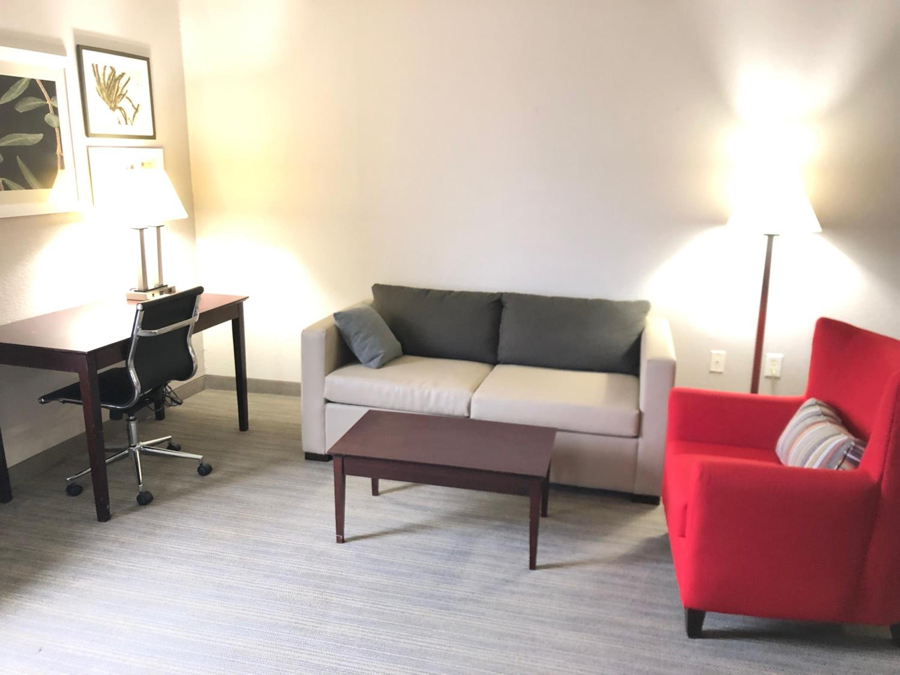 King Suite with Whirlpool - Non-smoking - Photo 1