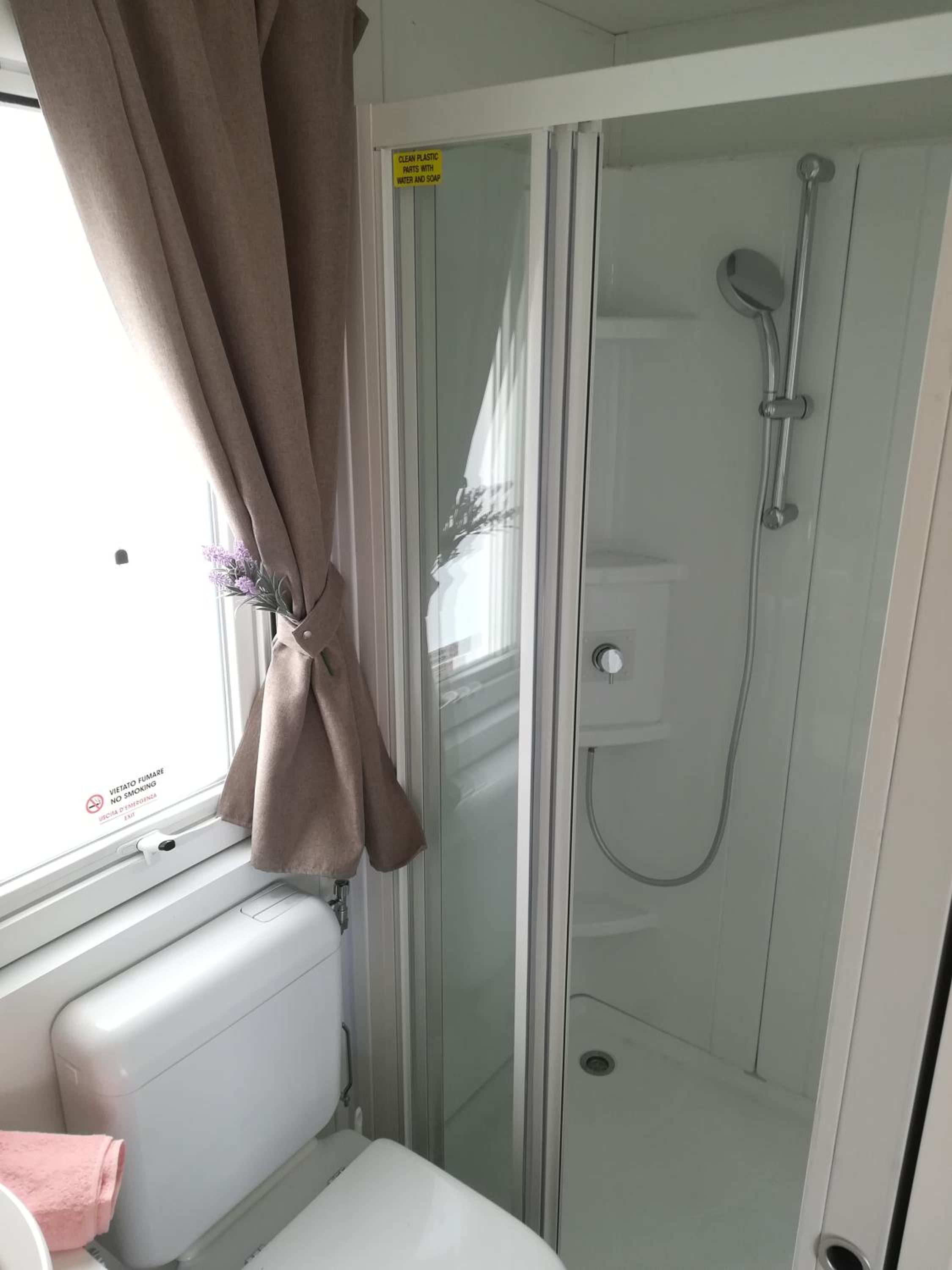 Mobile Home (6 Adults) photo 2