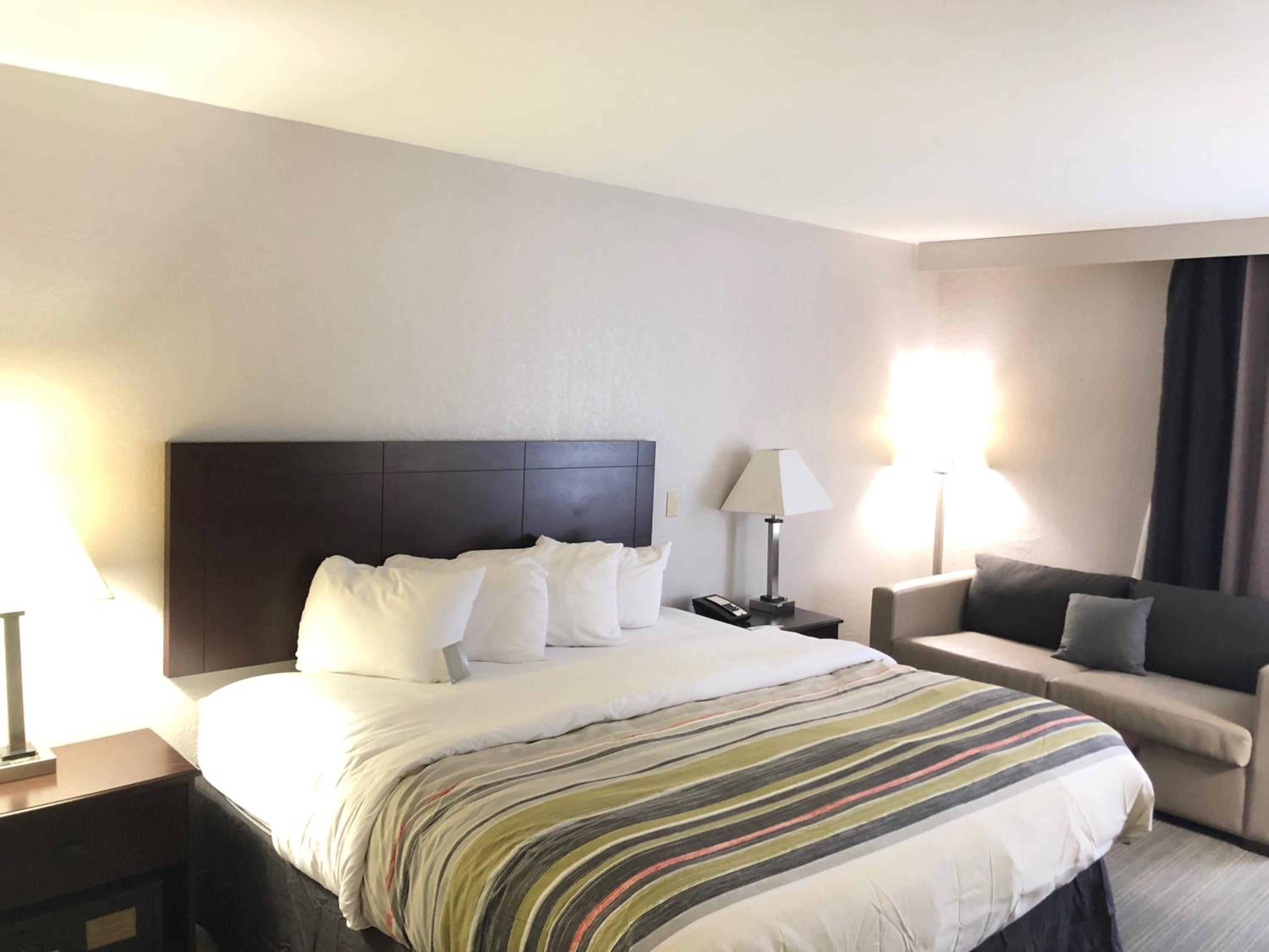 King Room - Disability Access/Non-Smoking - Photo 5