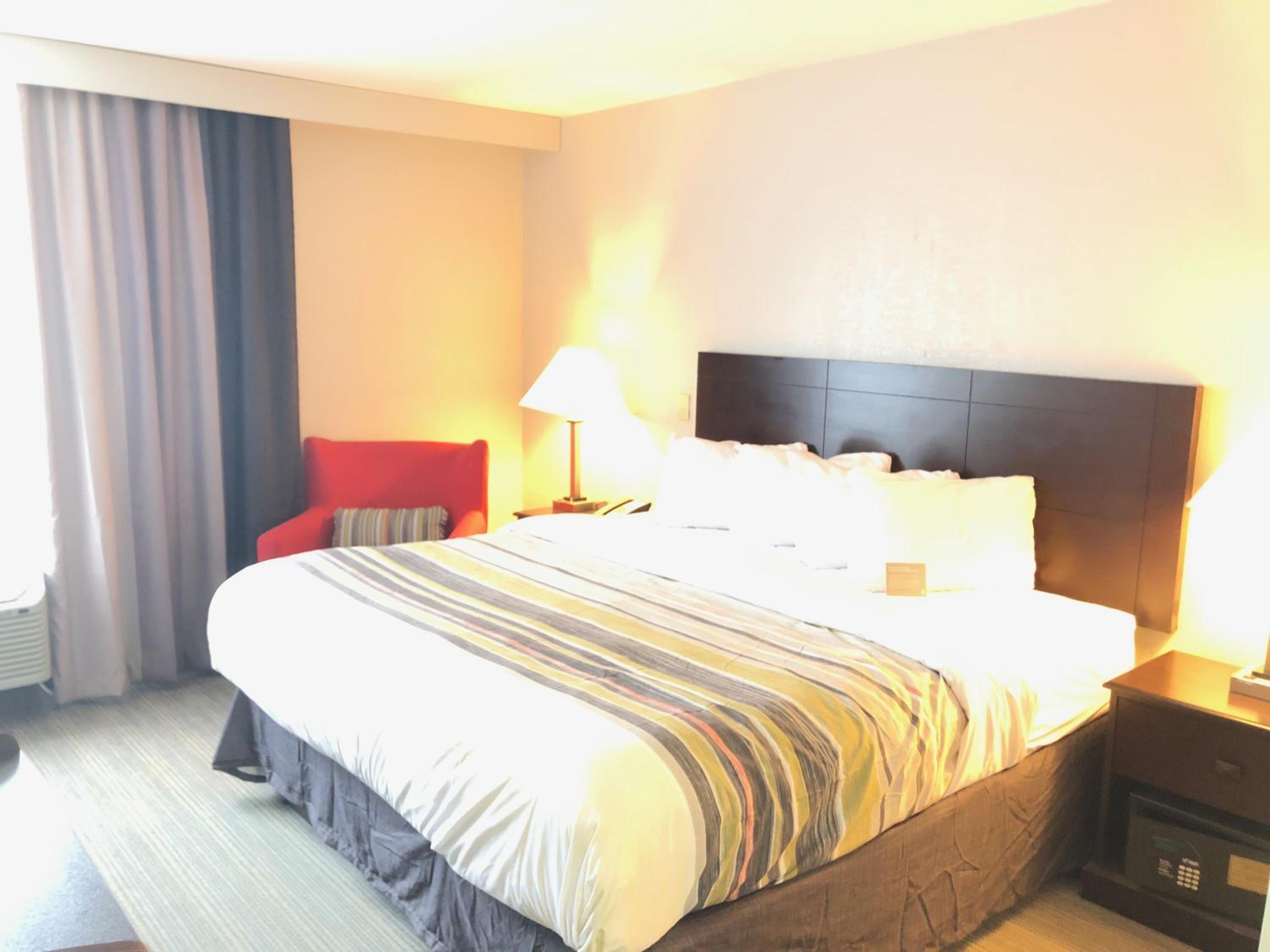 King Room - Non-Smoking - Photo 5