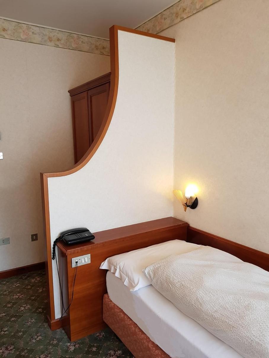 Single Room photo 3