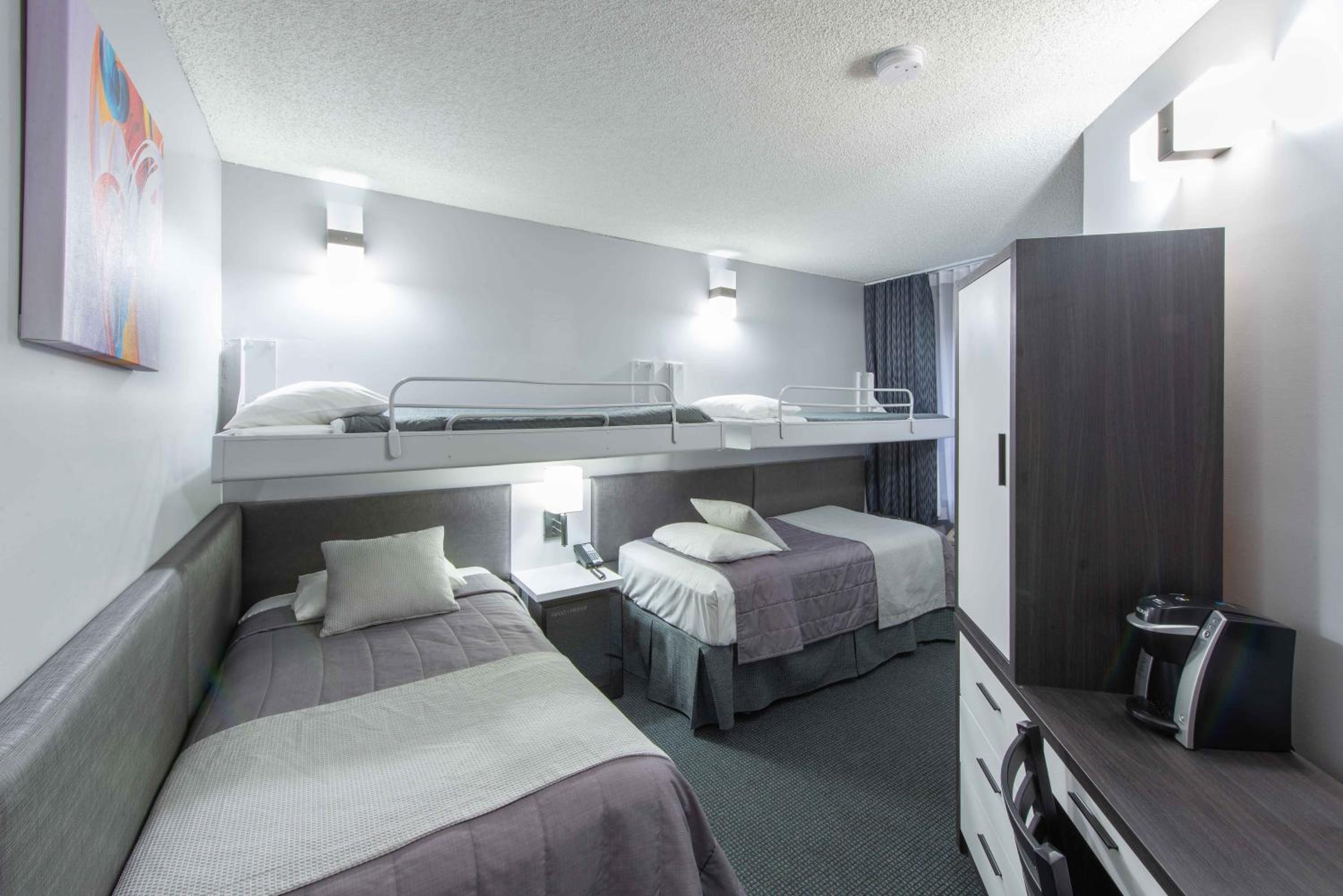 Quadruple Room with Four Single Beds - Non-Smoking photo 1