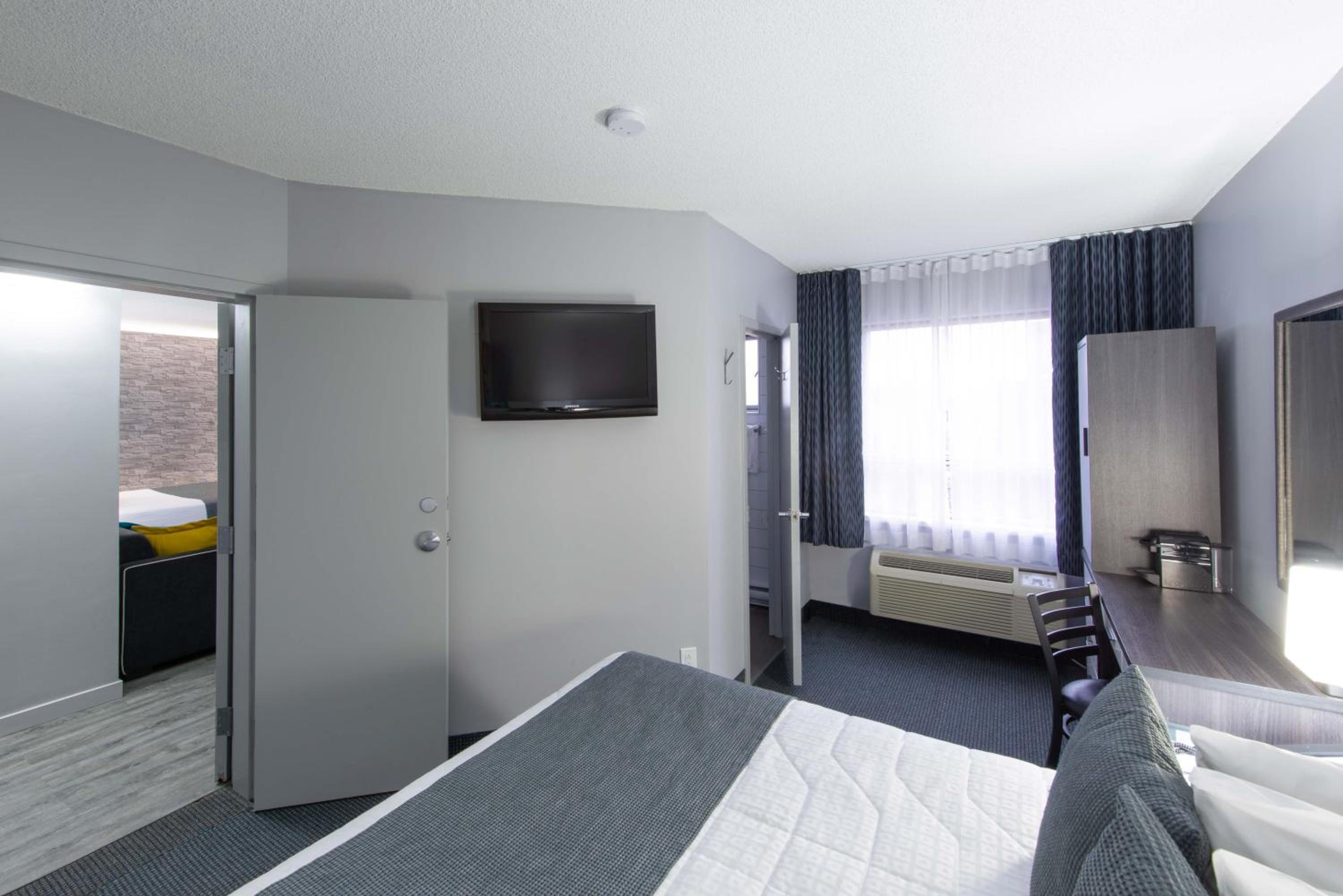 Queen Room - Non-Smoking photo 2