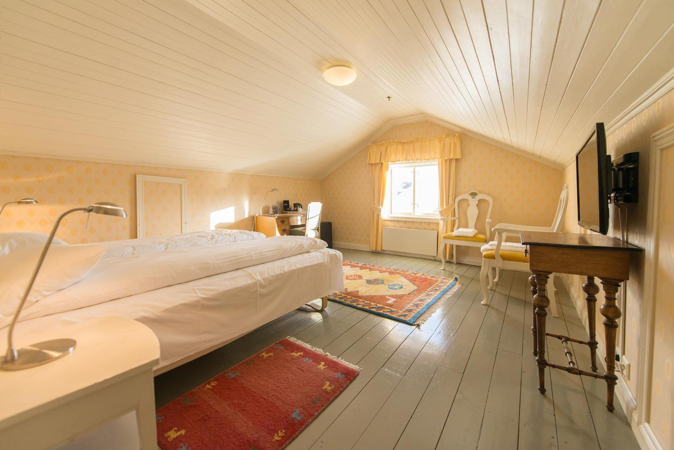 Family Room - Photo 1