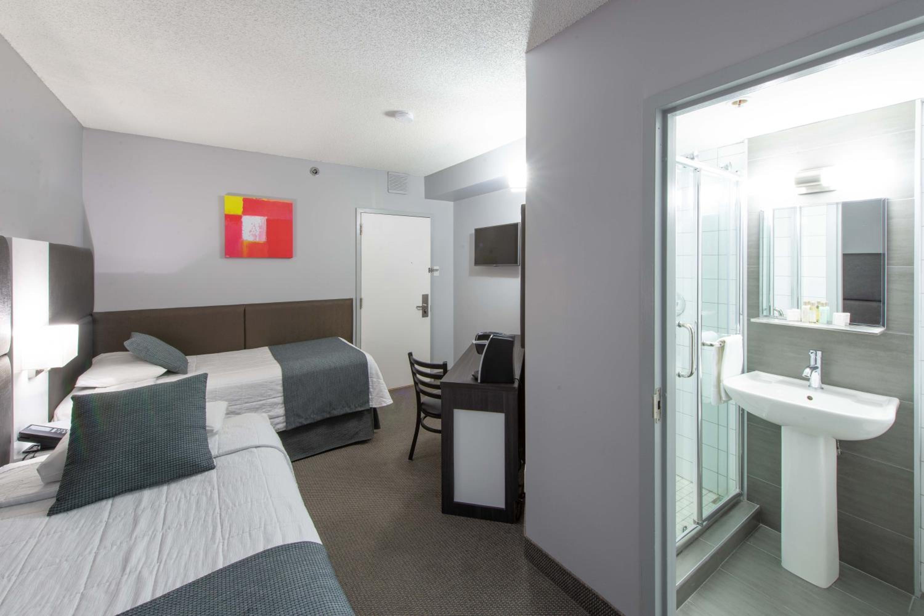 Twin Room - Non-Smoking photo 1