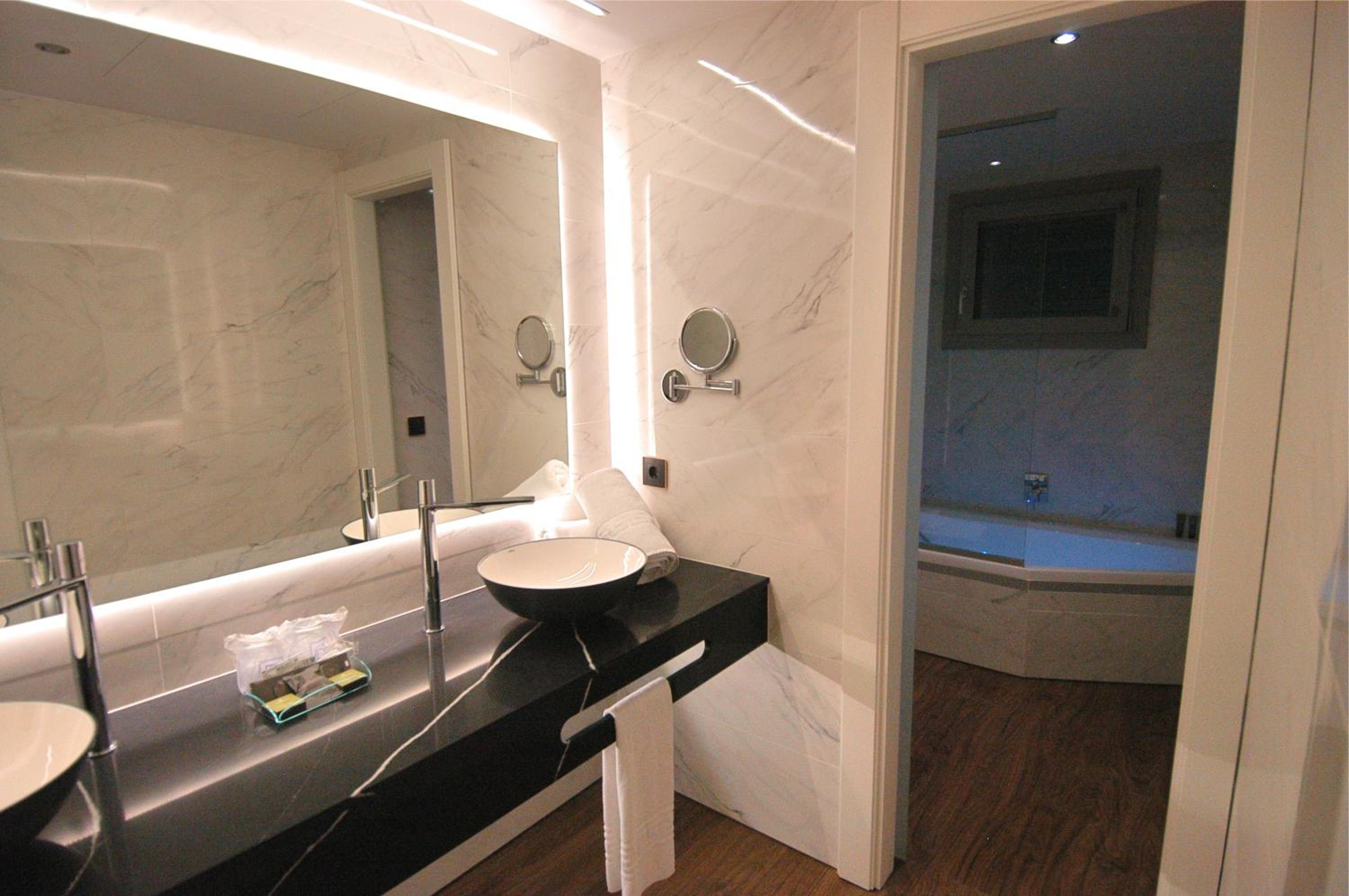 Deluxe Room - Photo 3