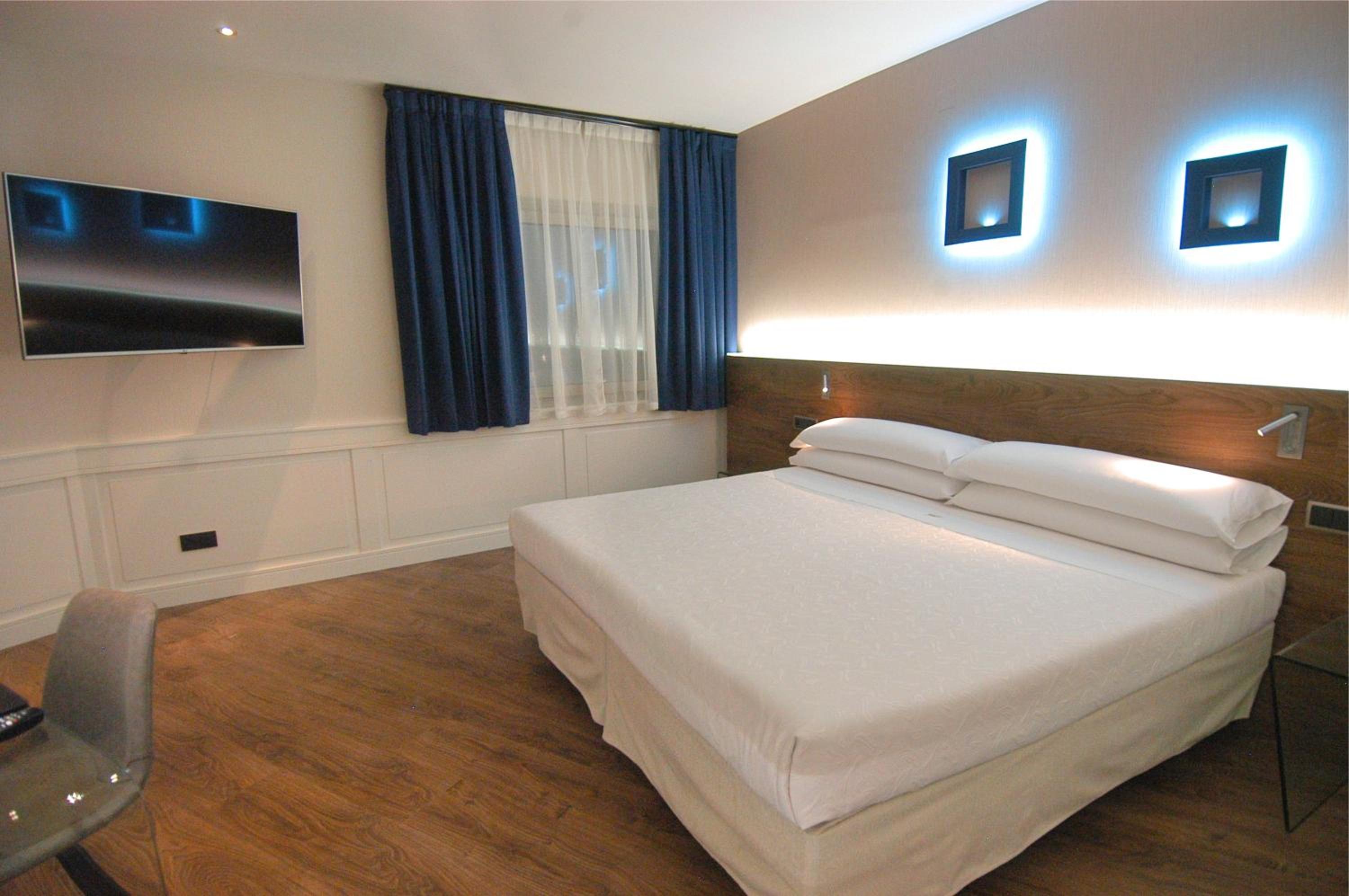 Deluxe Room - Photo 1