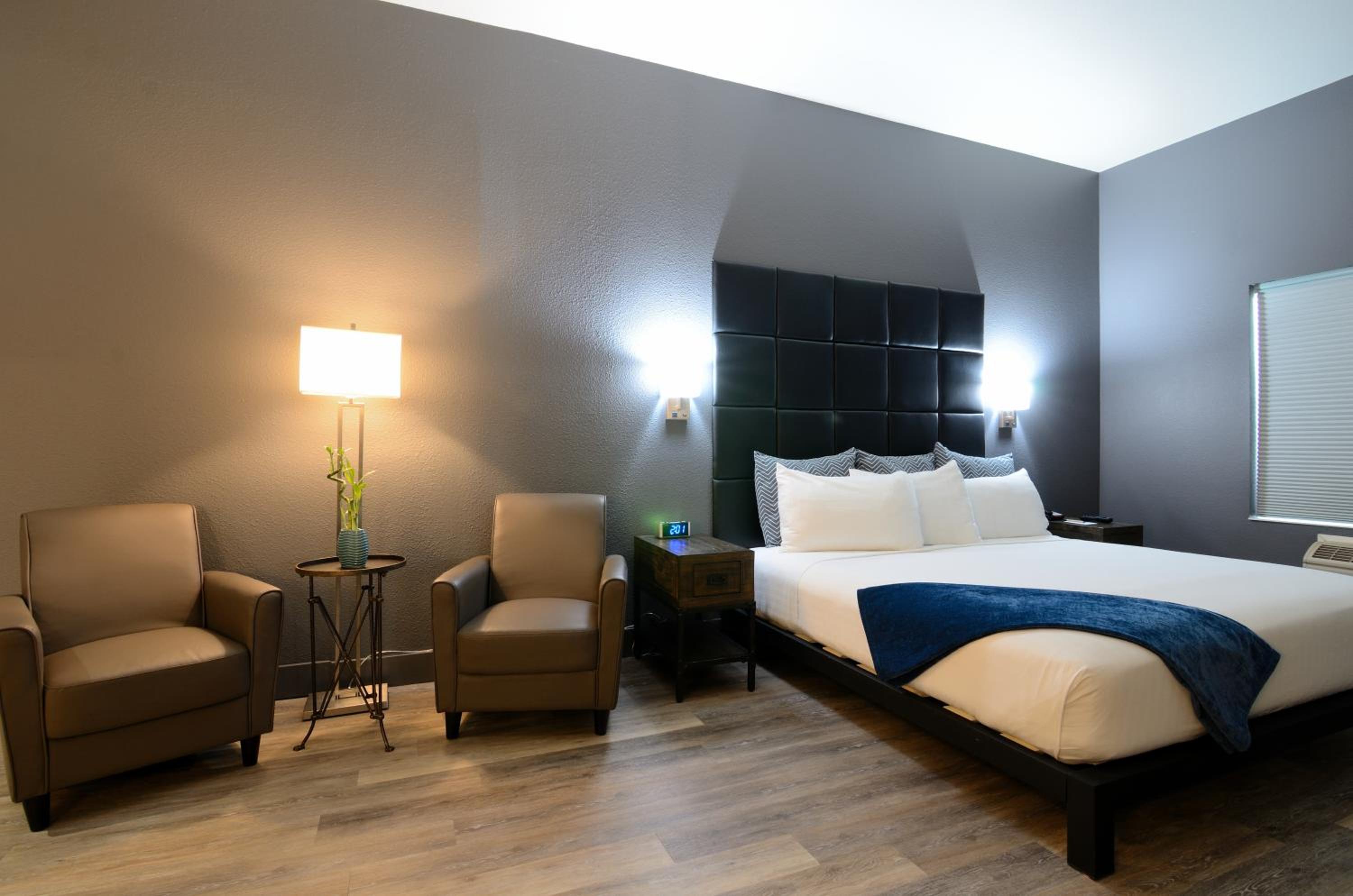 Standard King Room photo 3