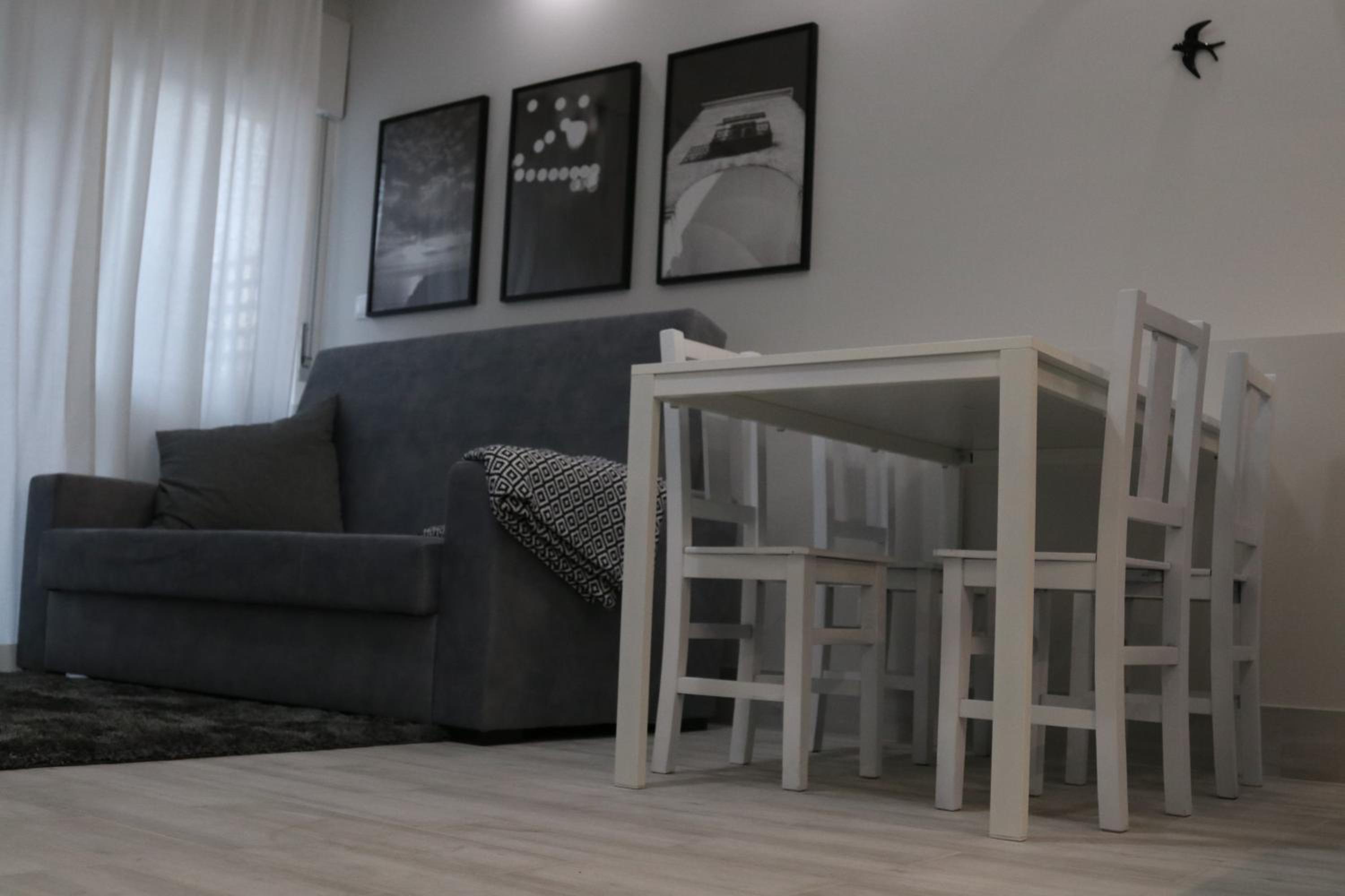 One-Bedroom Apartment - Photo 7
