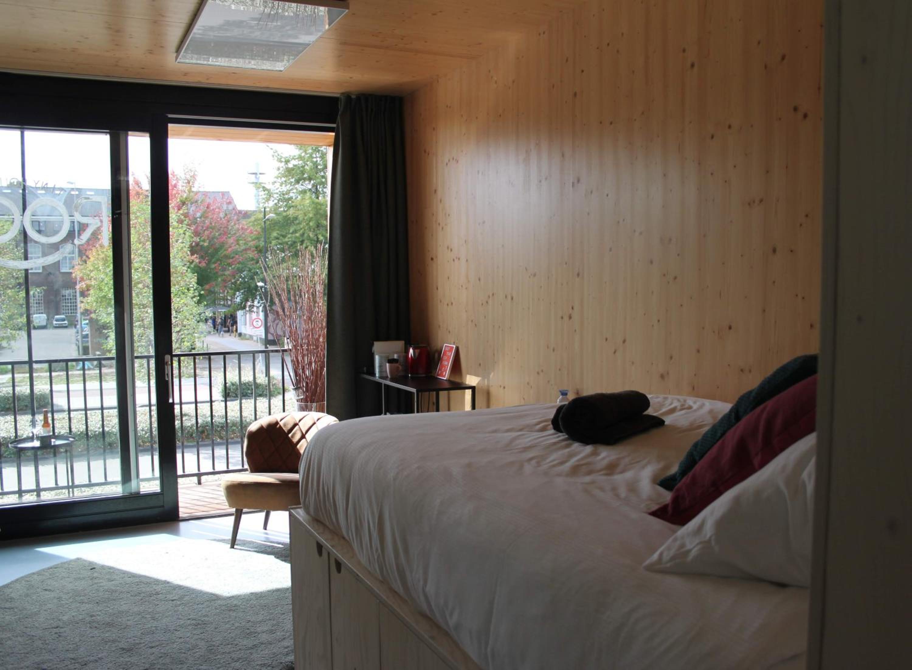 Studio Apartment - Photo 1