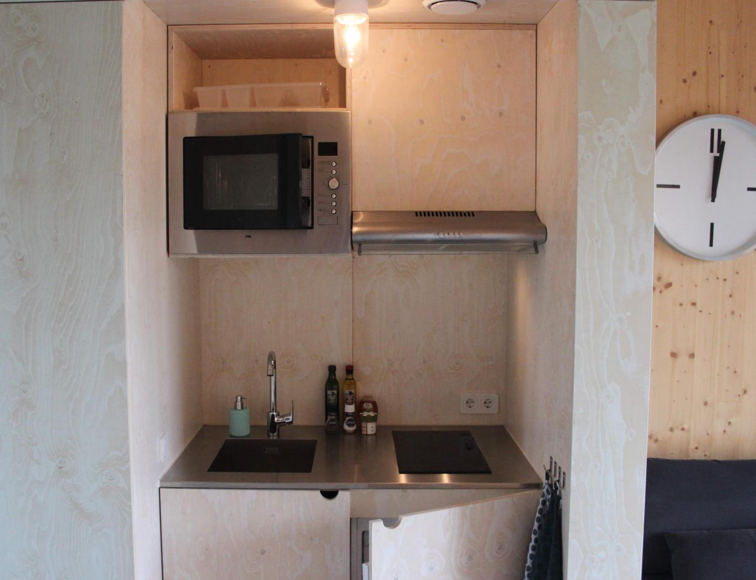 Studio Apartment - Photo 12