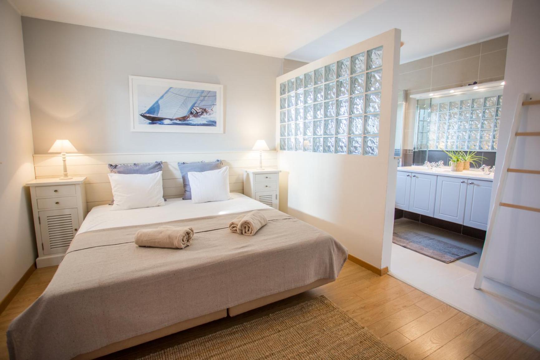 Two-Bedroom Apartment with Terrace and Sea View photo 2