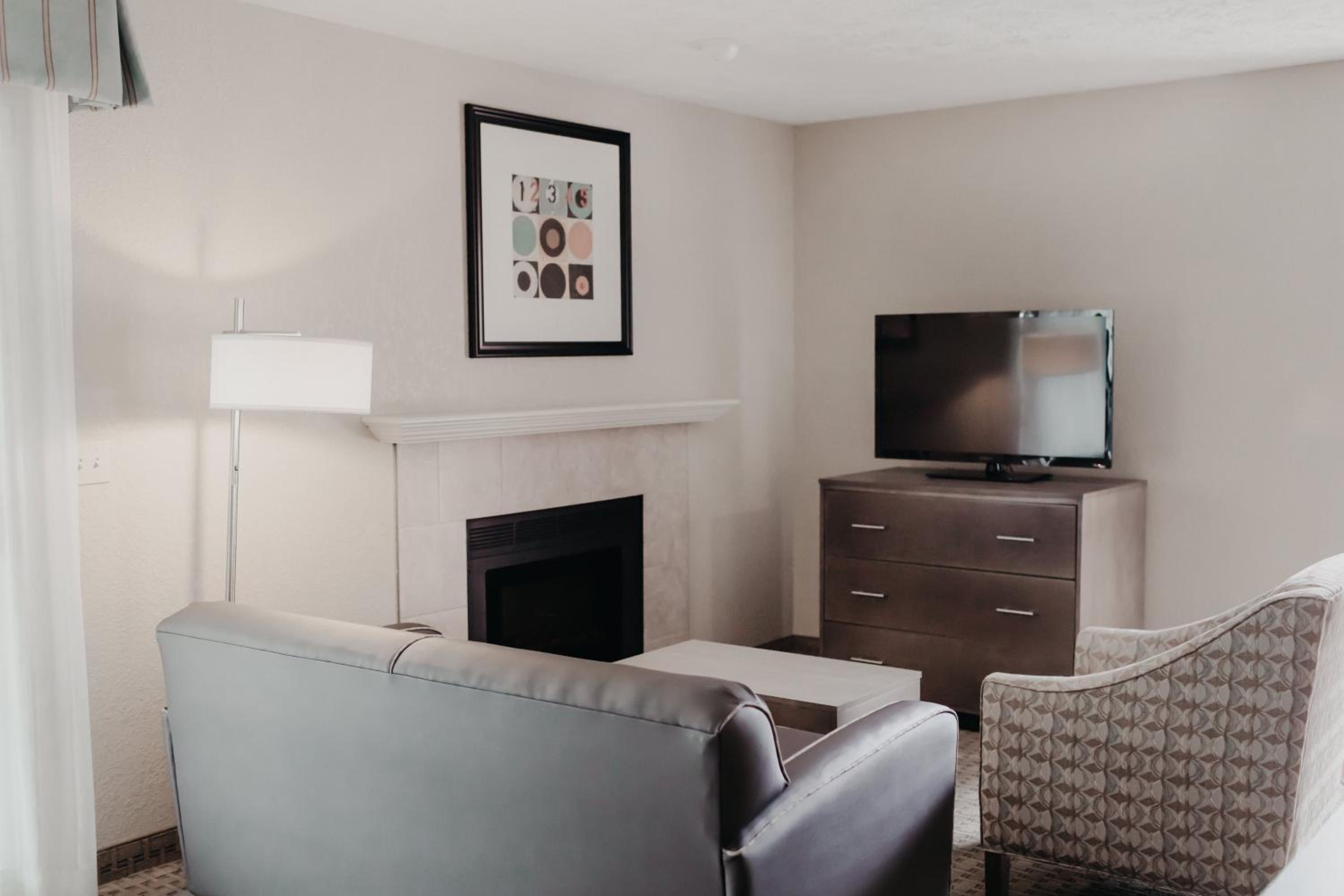 King Studio Suite - Non-Smoking - Photo 11
