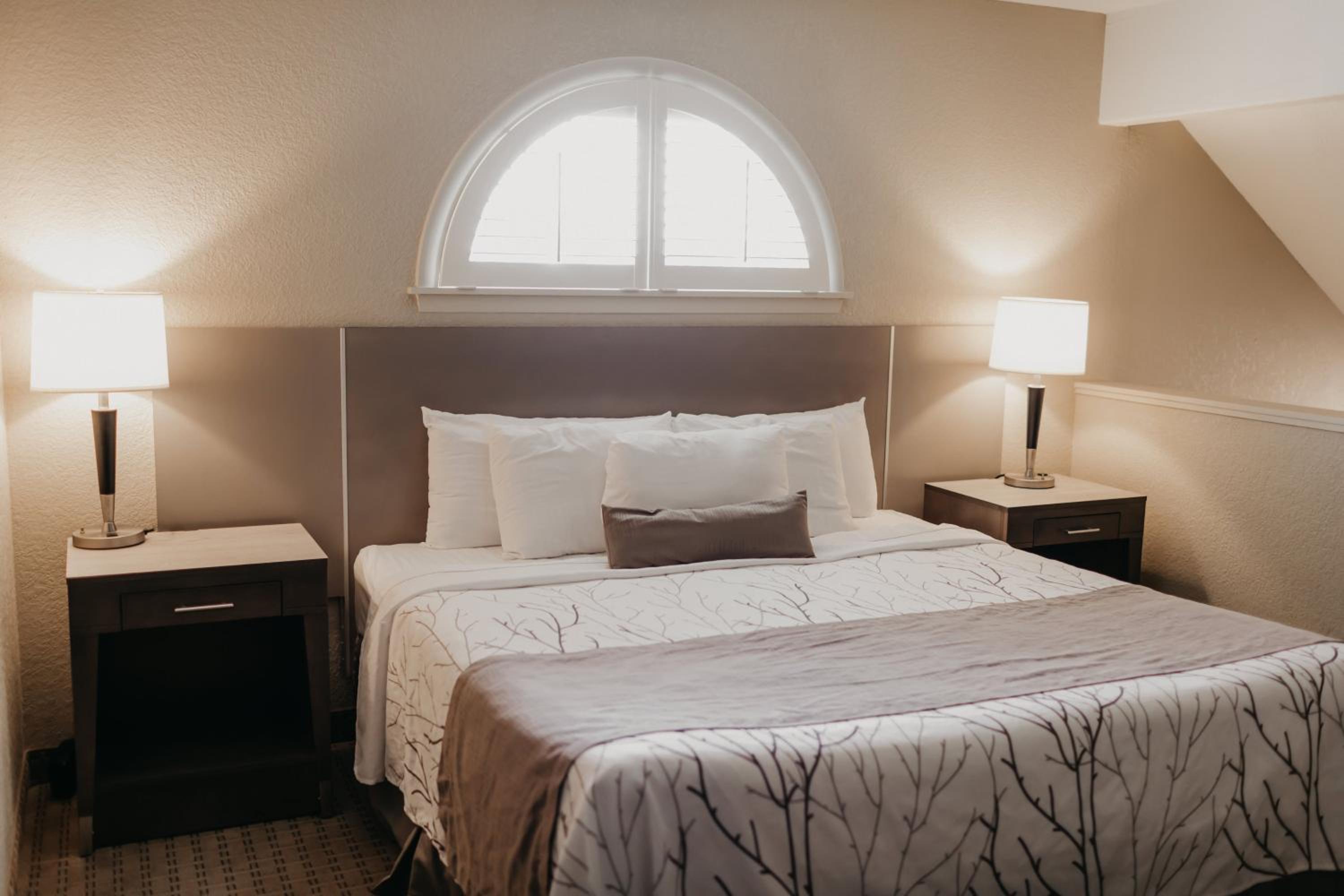 King Loft Suite - Non-Smoking - Photo 7
