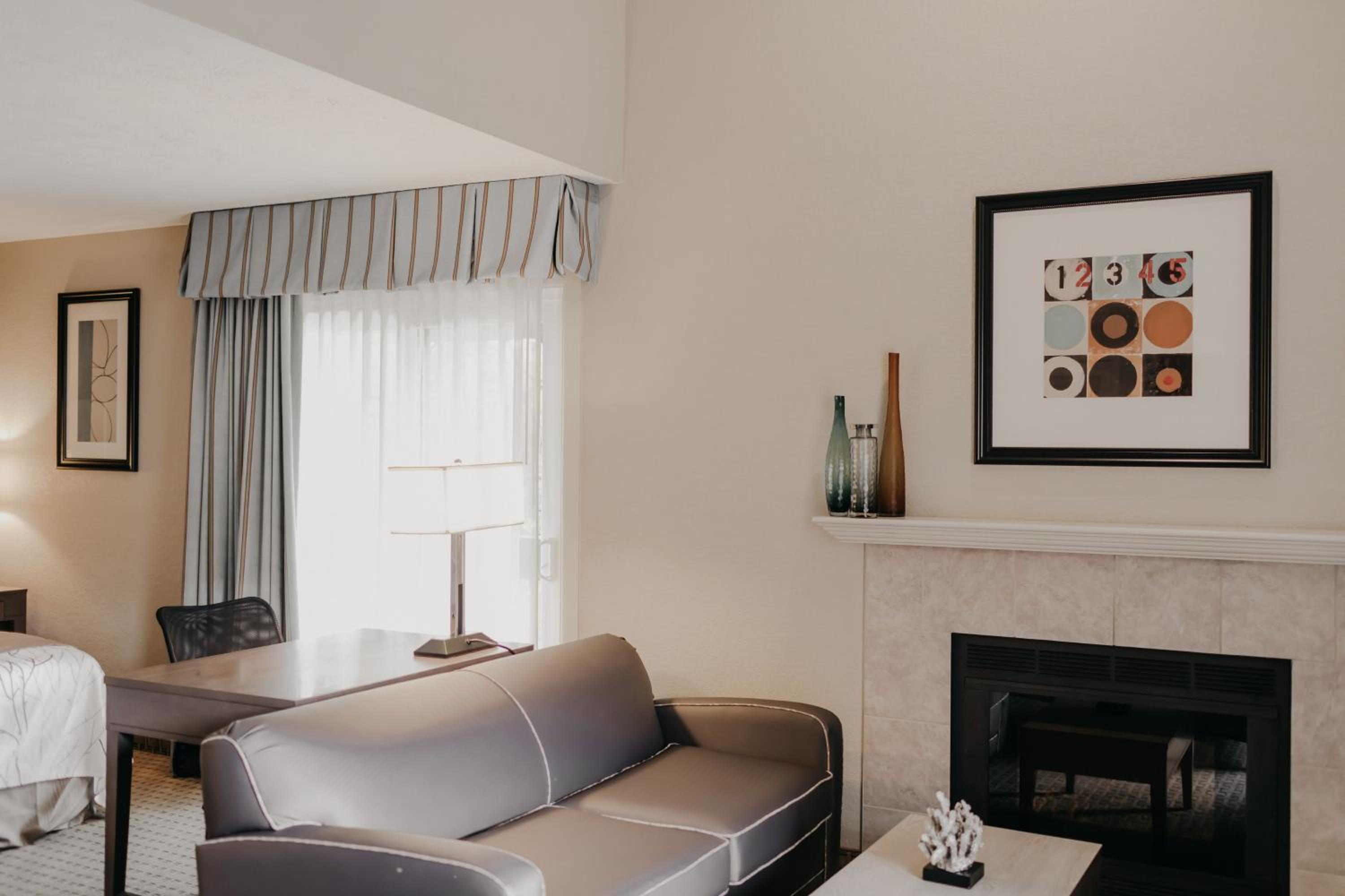 King Loft Suite - Non-Smoking - Photo 10
