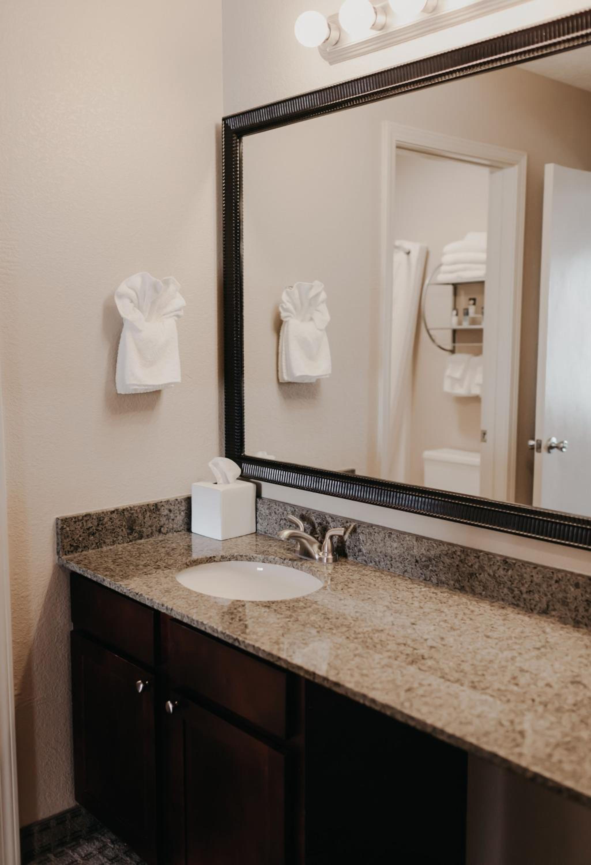King Studio Suite - Non-Smoking - Photo 6