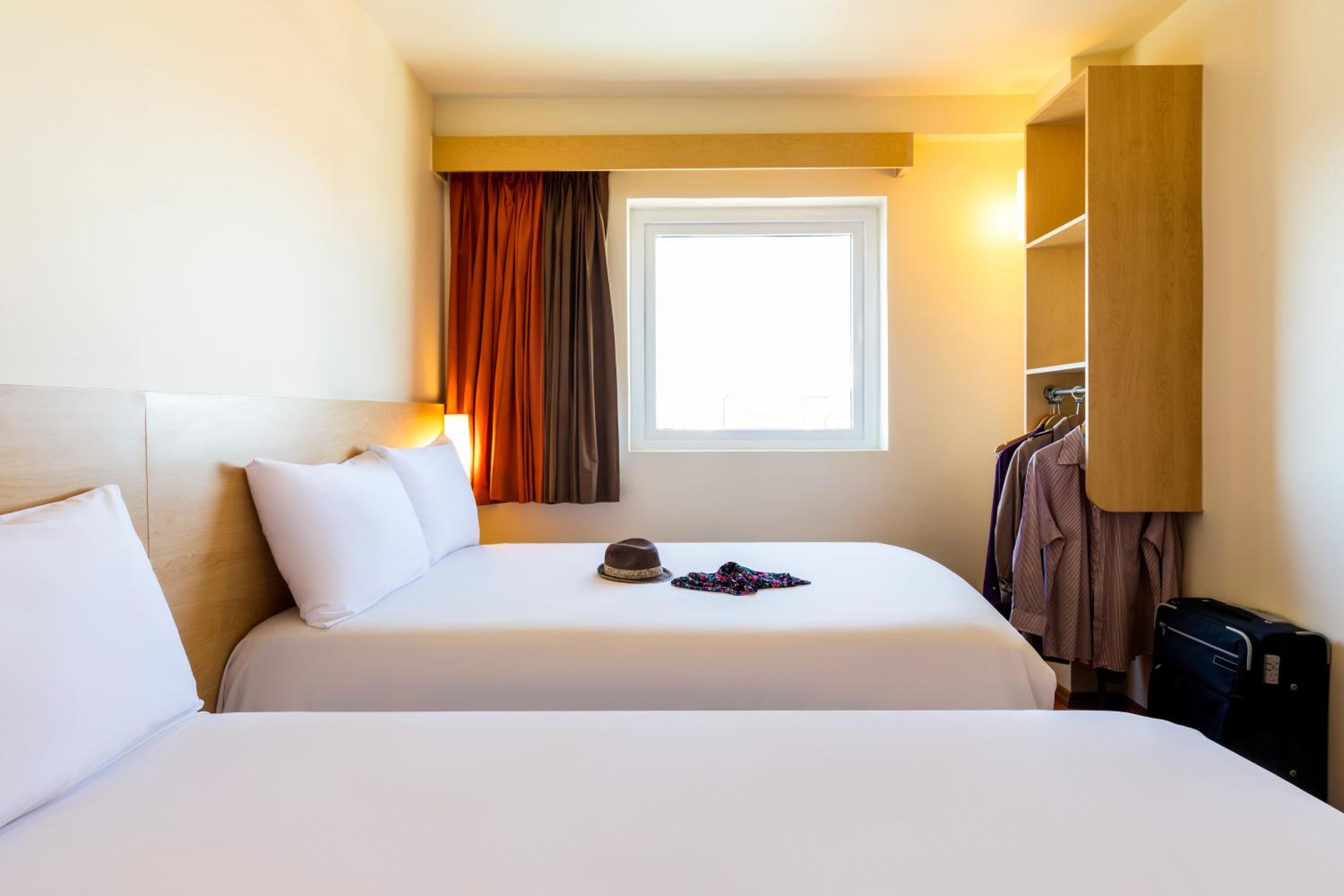 Standard Room with Two Double Beds - Photo 1
