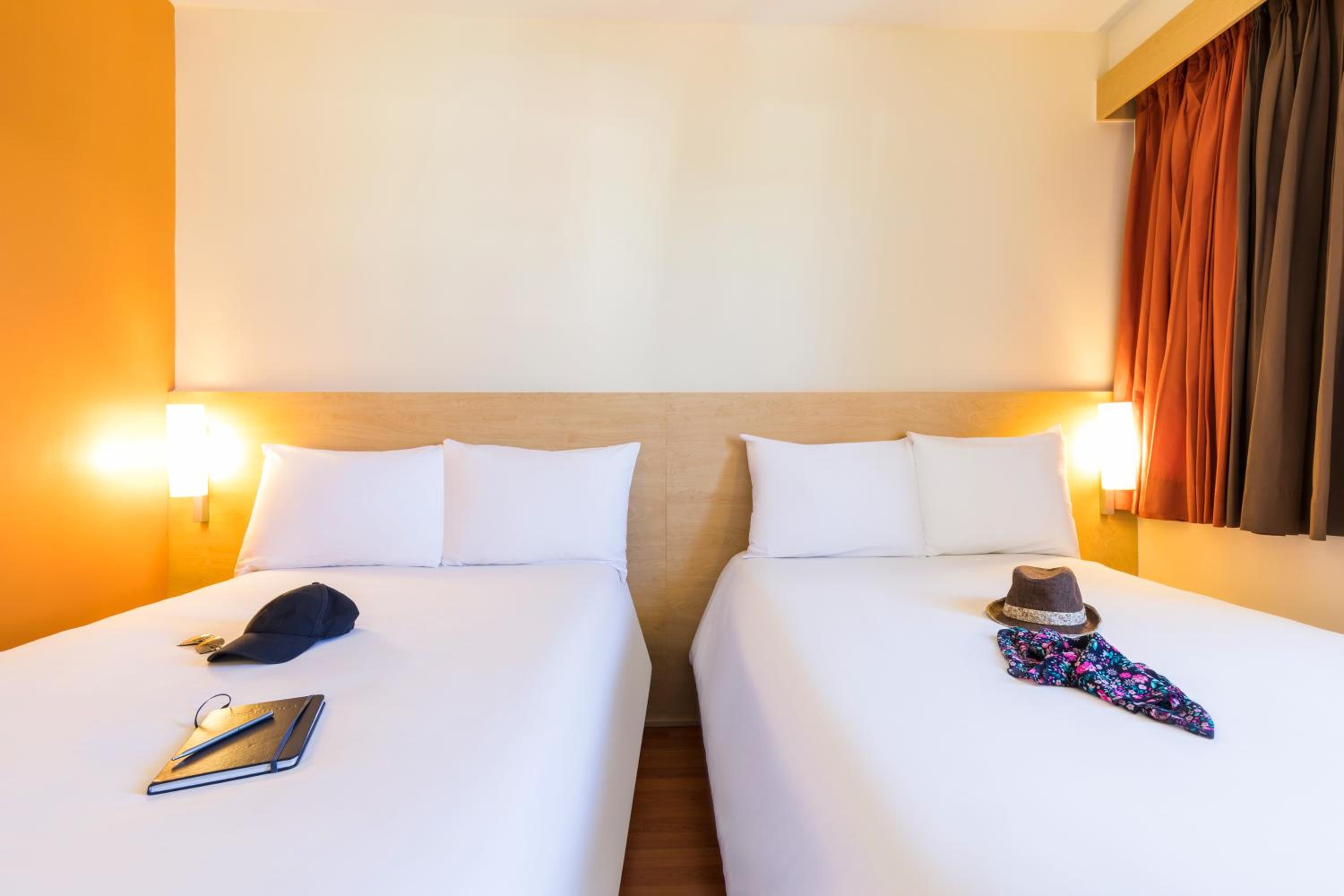 Standard Room with Two Double Beds - Photo 4