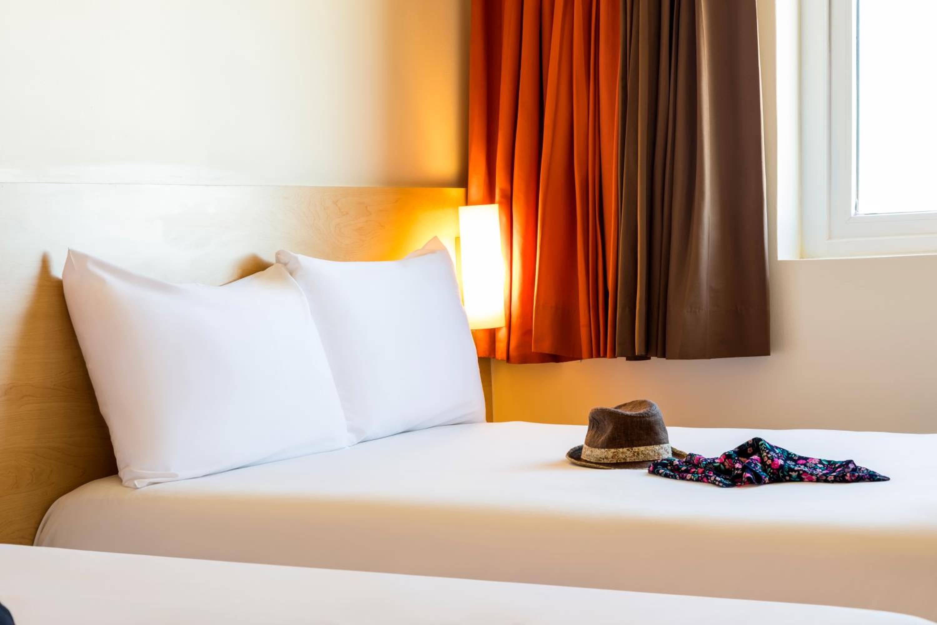 Standard Room with Two Double Beds - Photo 3