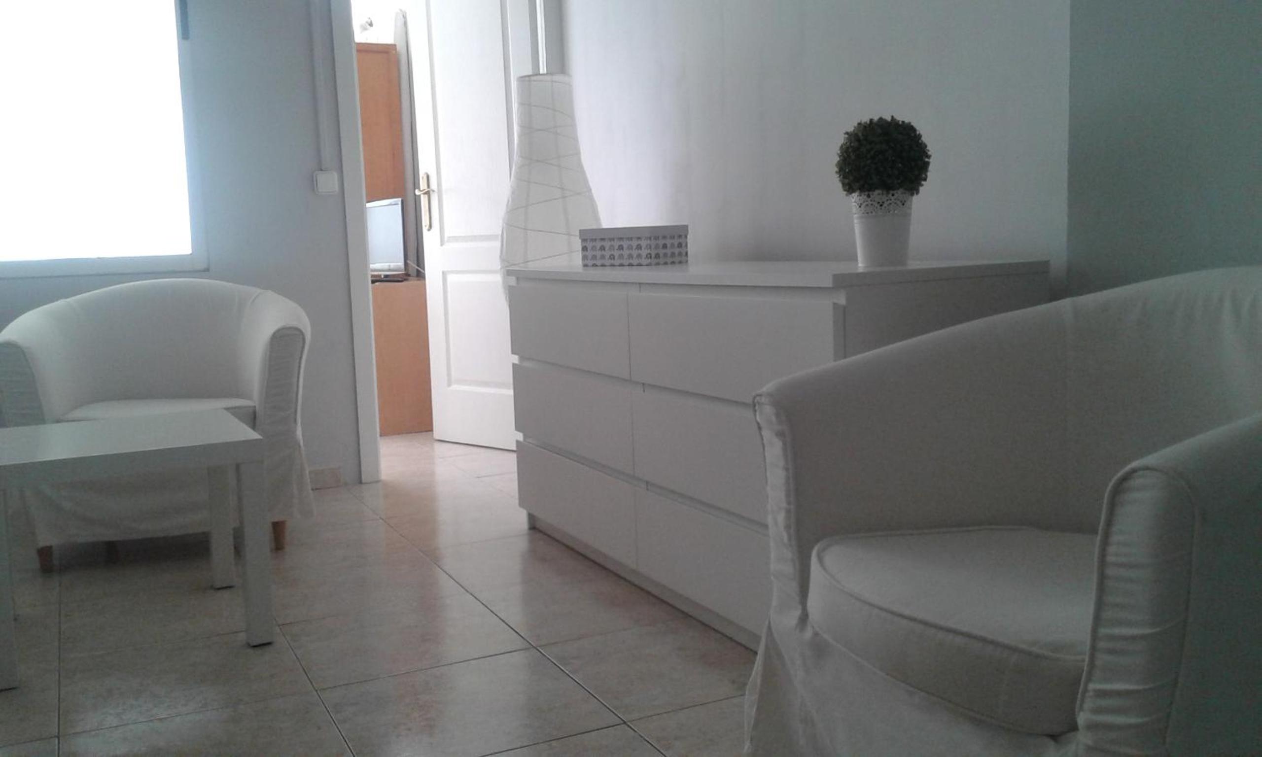 One-Bedroom Apartment - Photo 6