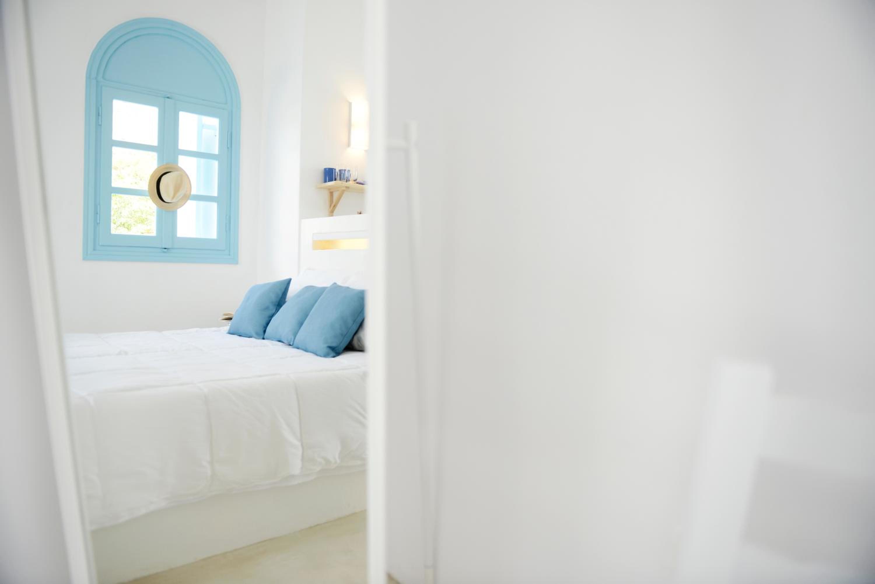 Junior Suite with Caldera View