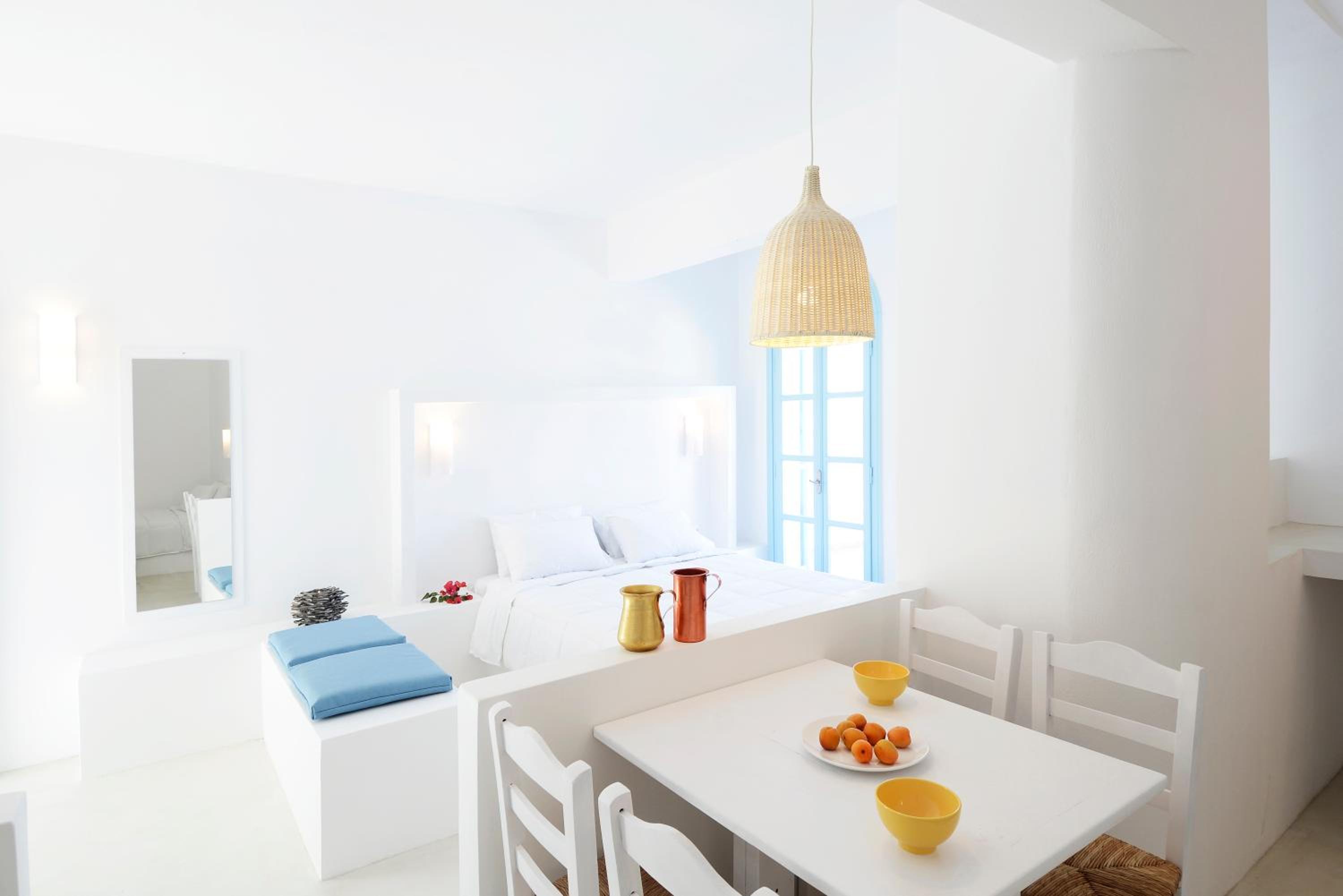Family Apartment with Caldera View