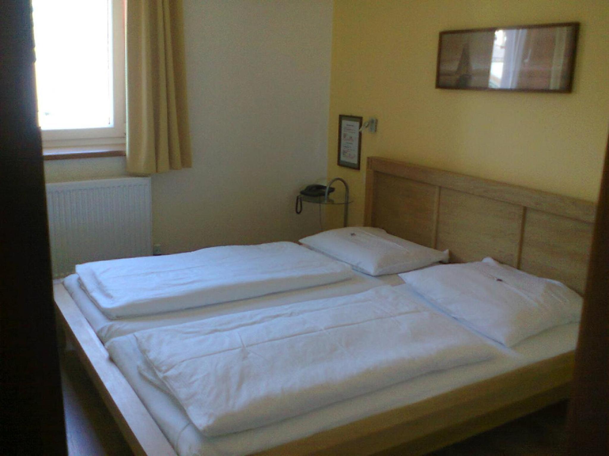 Standard Double Room - Photo 11