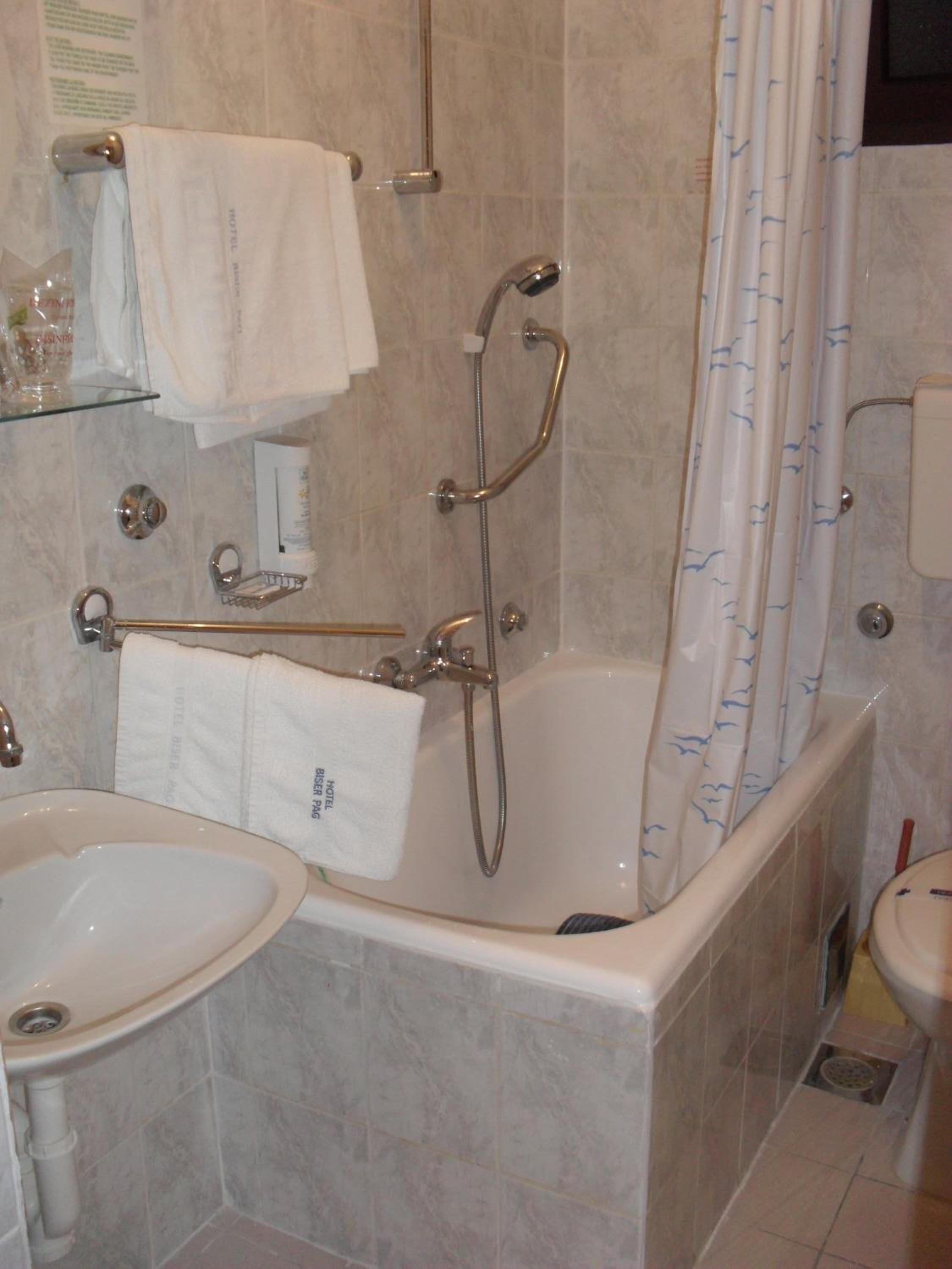 Twin Room with Balcony - Photo 2