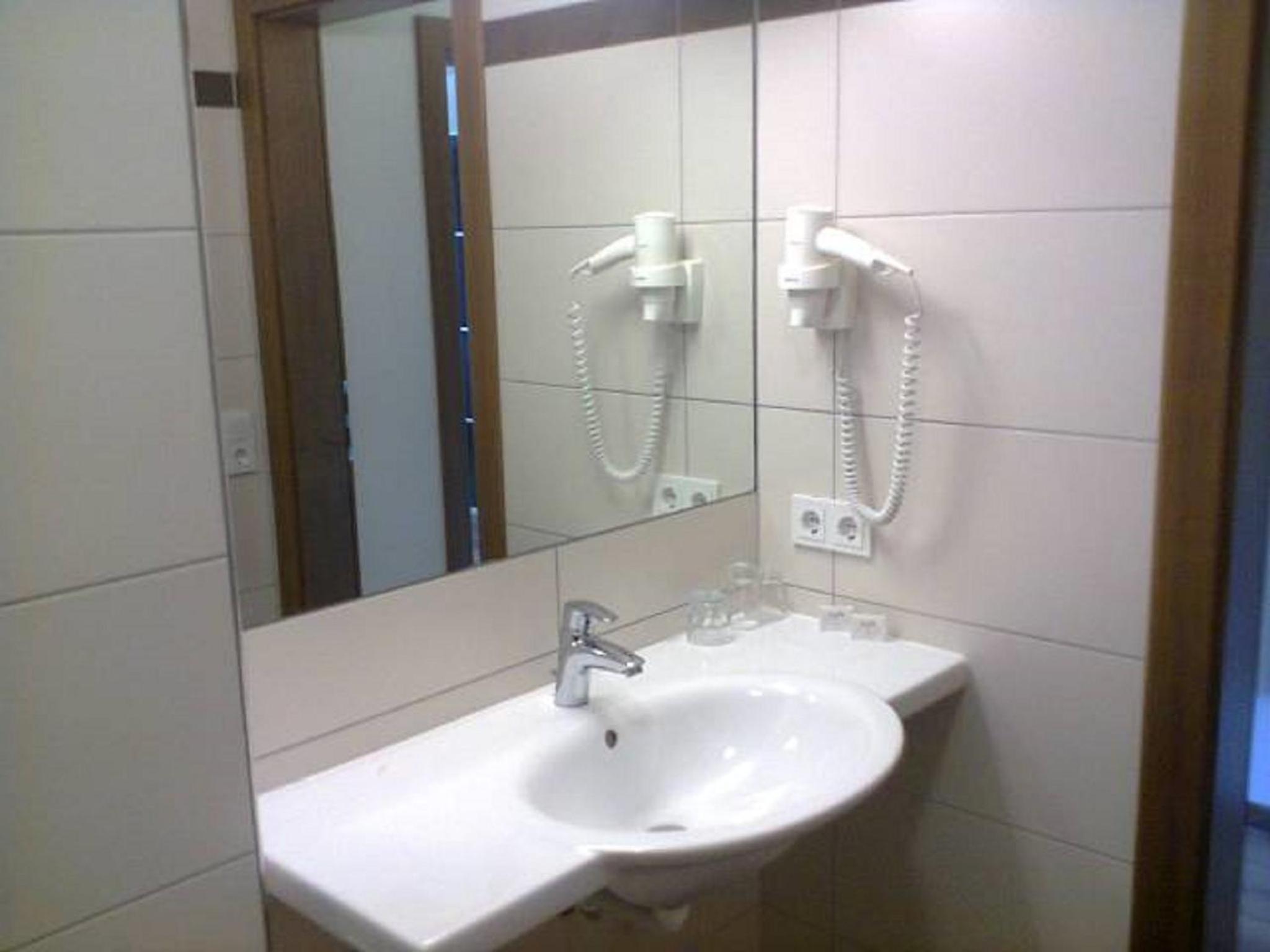 Standard Double Room - Photo 10