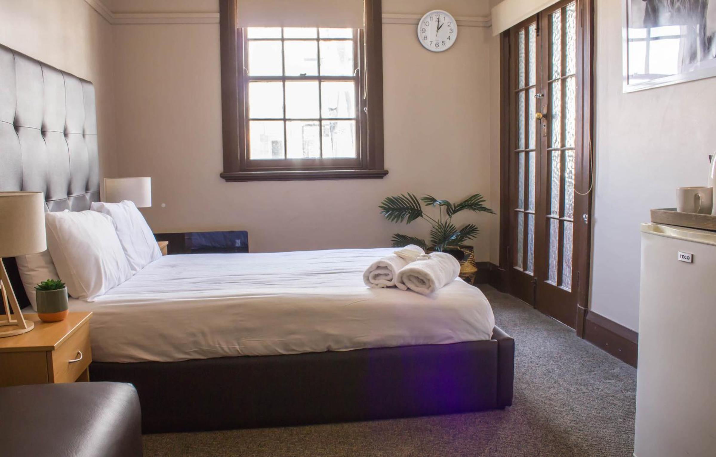 Double Room with Shared Bathroom photo 3