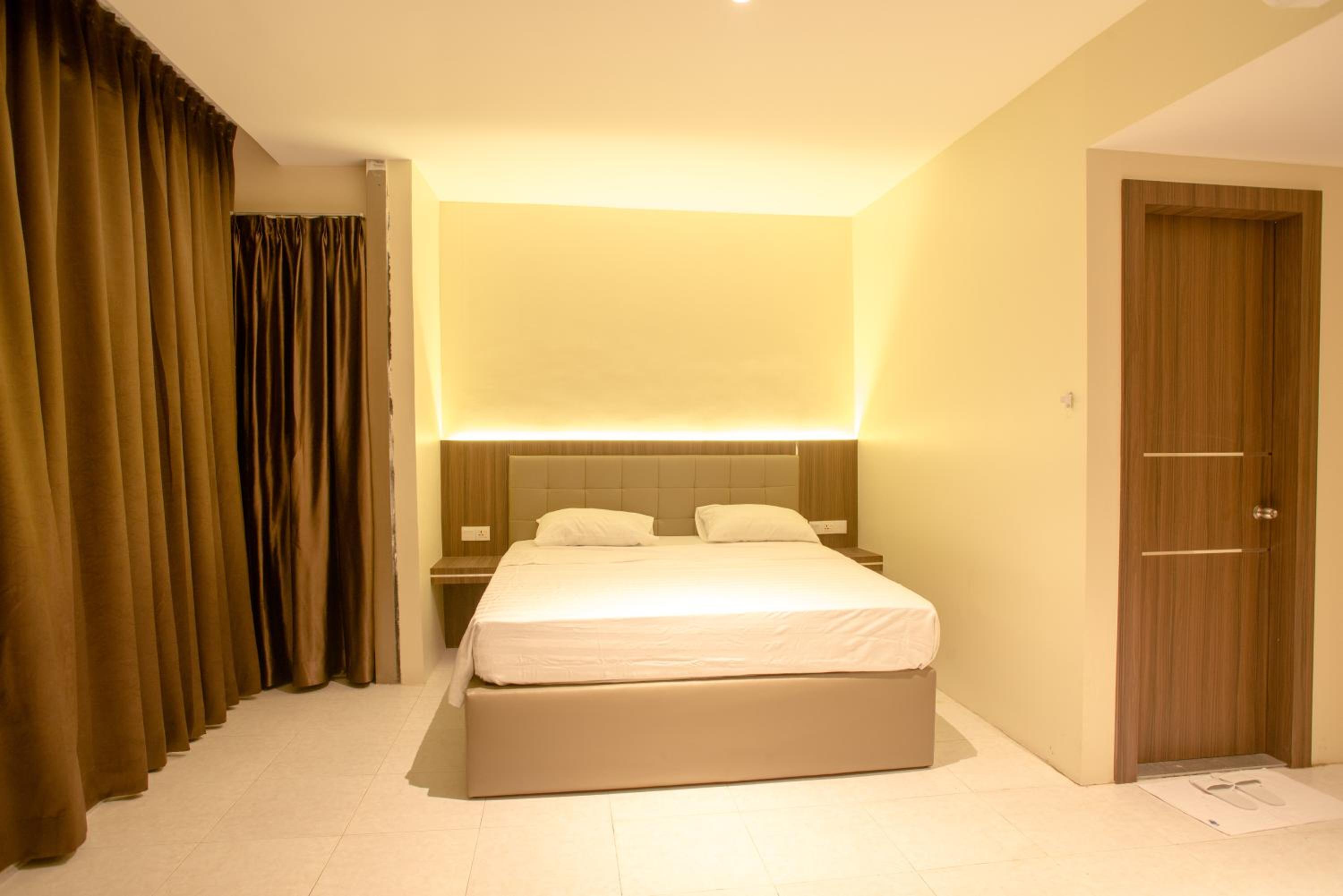 Superior King Suite - Photo 1