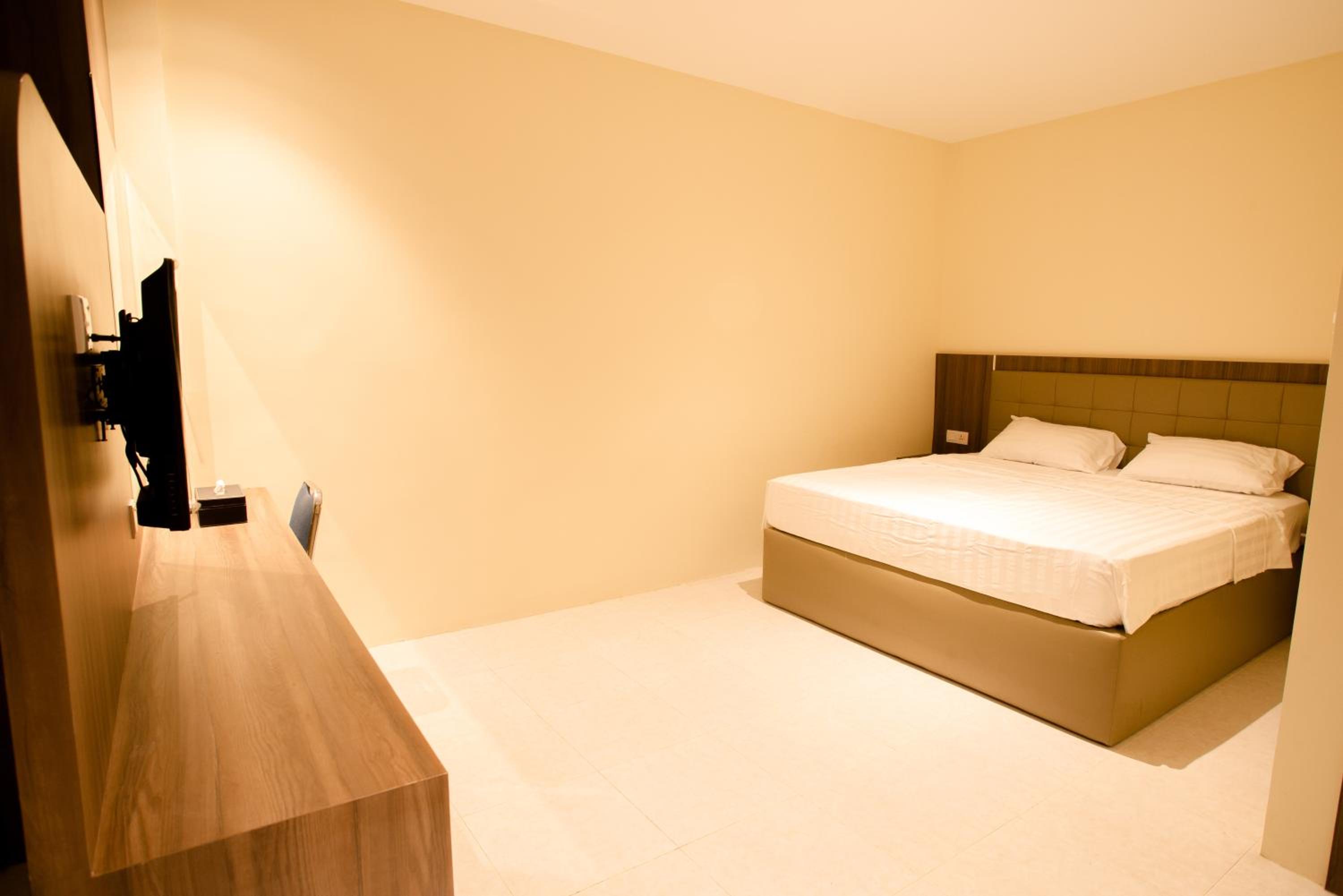 Superior King Suite - Photo 3