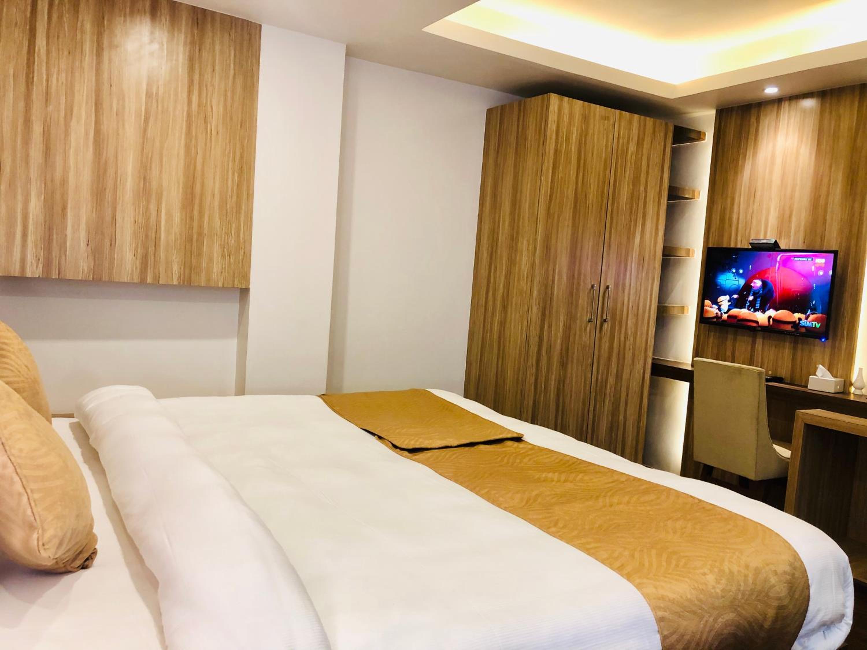 Deluxe Double or Twin Room - Photo 15