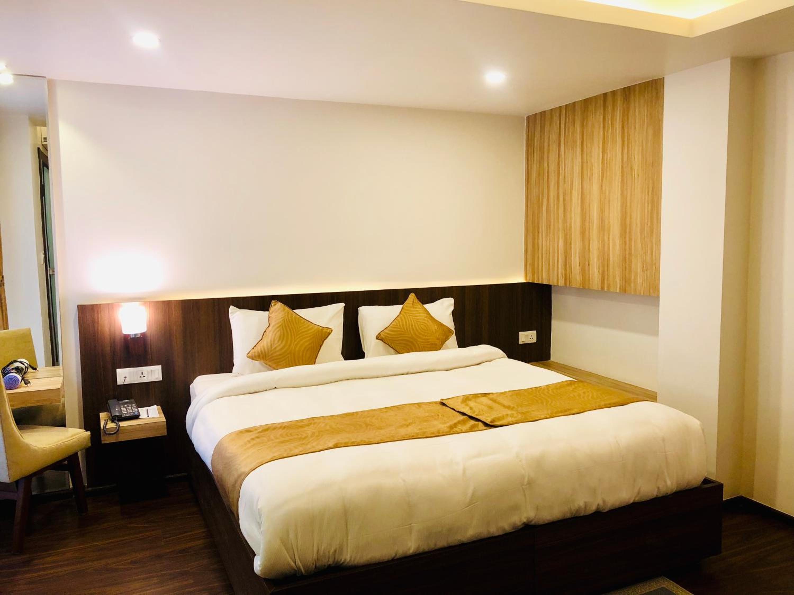 Deluxe Double or Twin Room - Photo 13