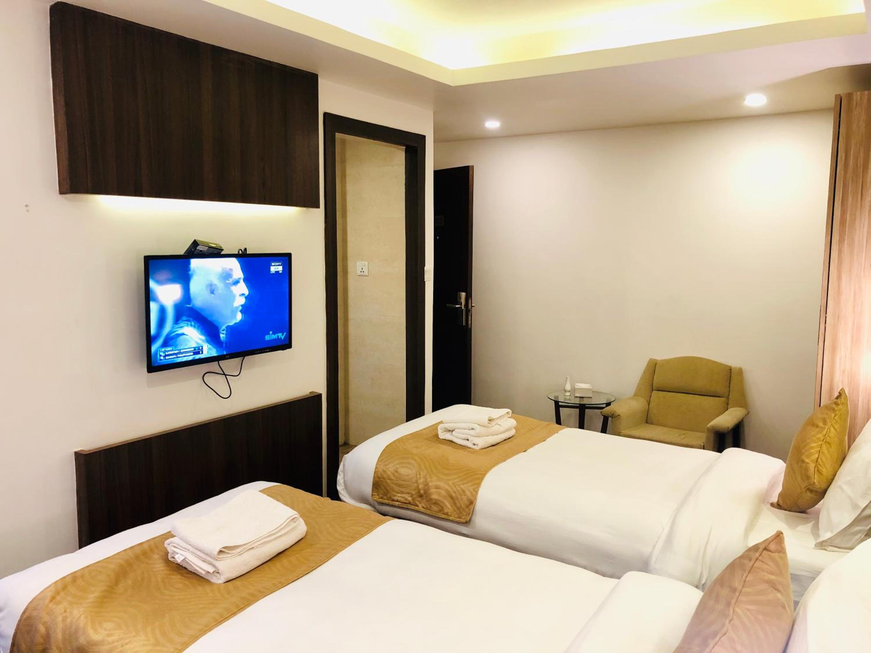 Deluxe Double or Twin Room - Photo 9