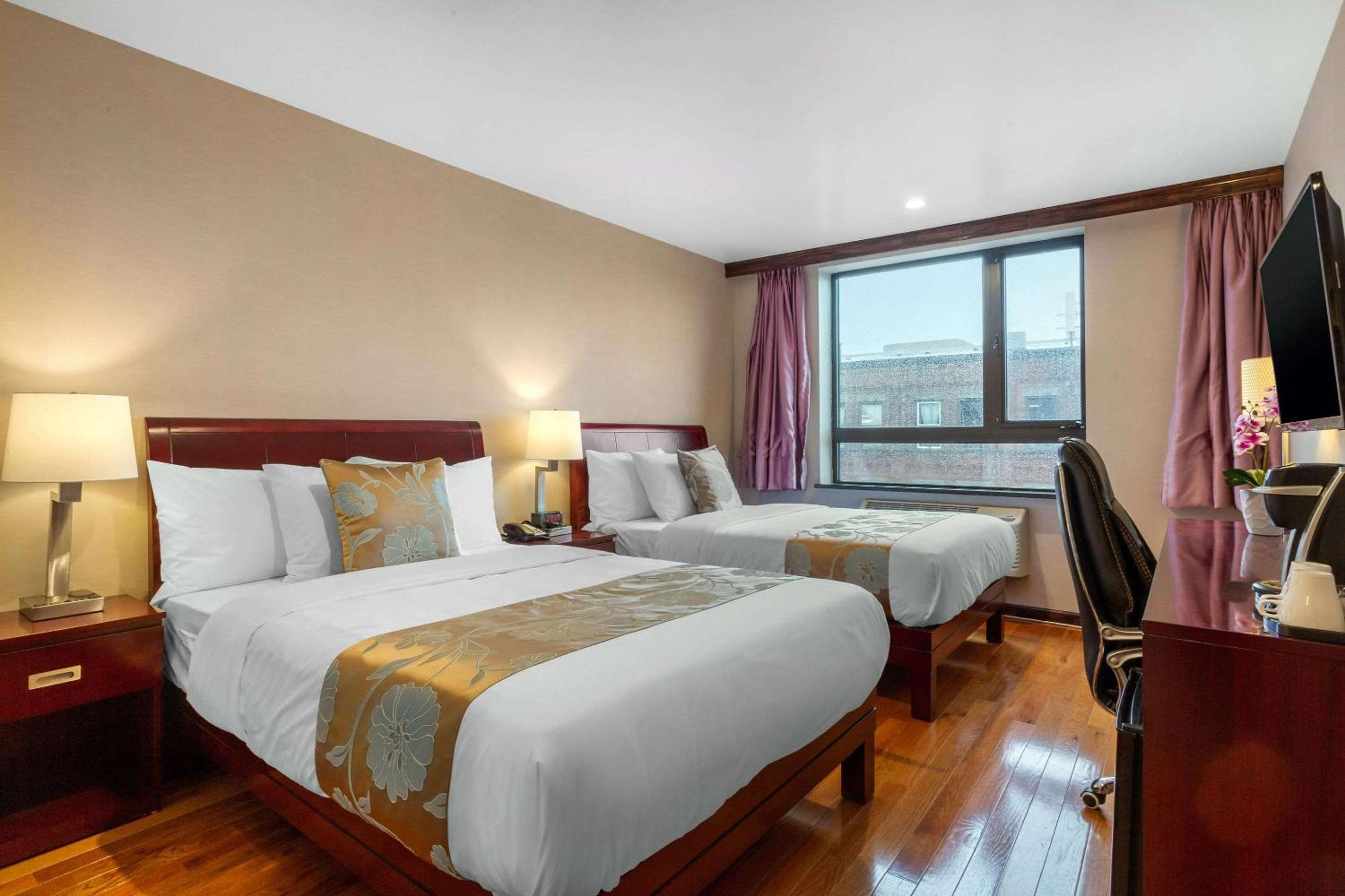 Double Room with Two Double Beds - Non-Smoking - Photo 1