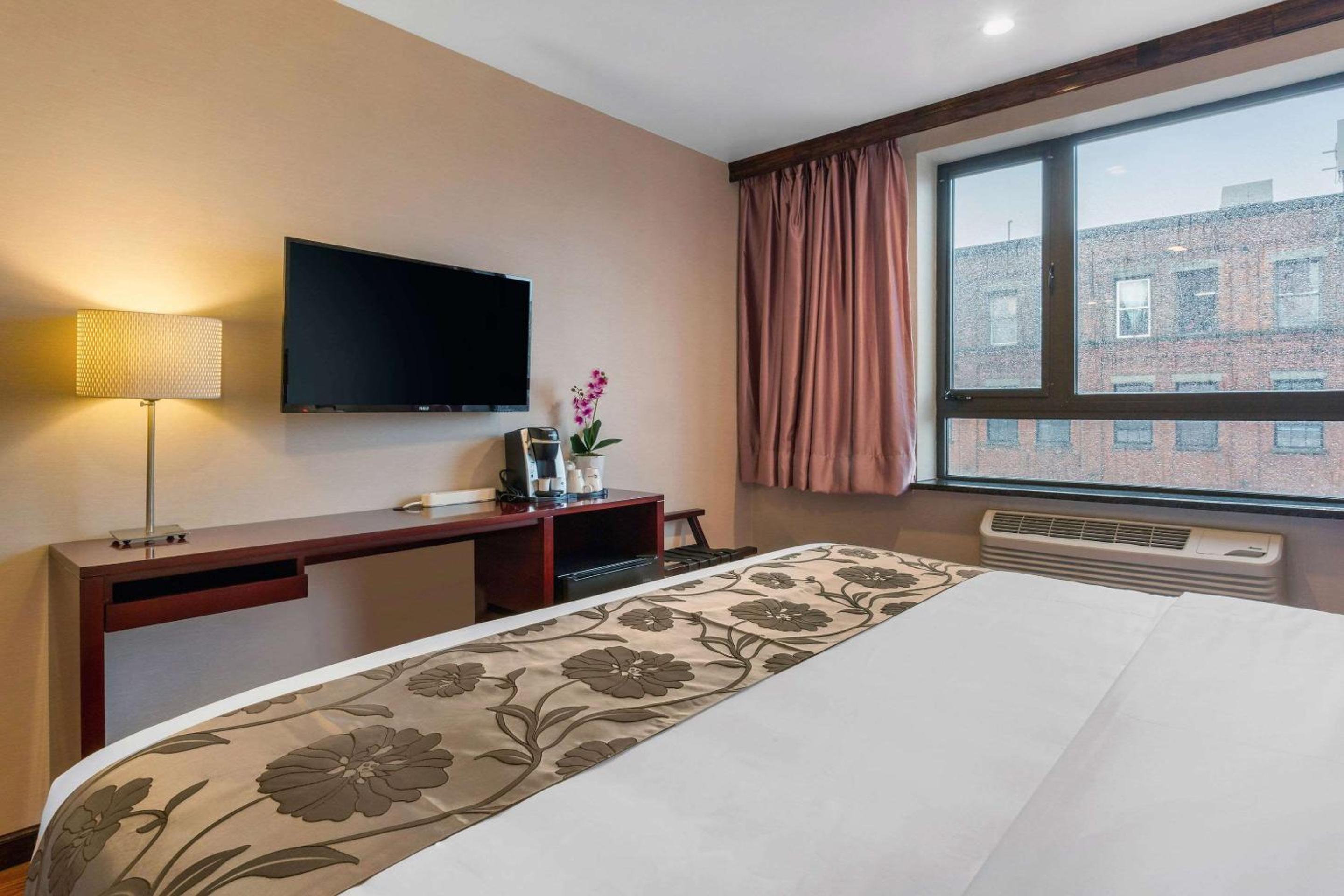 King Room - Accessible/Non-Smoking - Photo 4