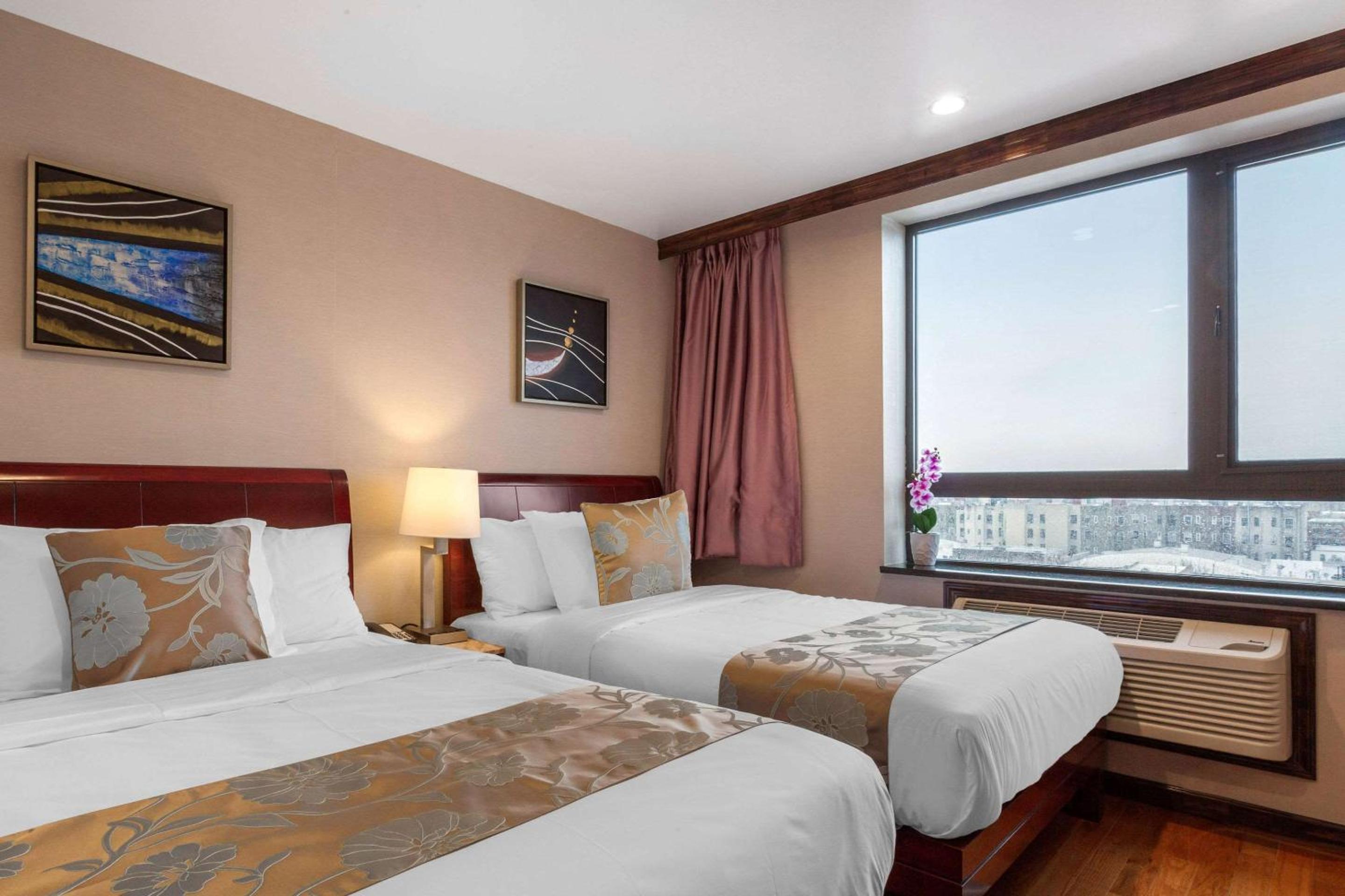 Double Room with Two Double Beds - Non-Smoking - Photo 3