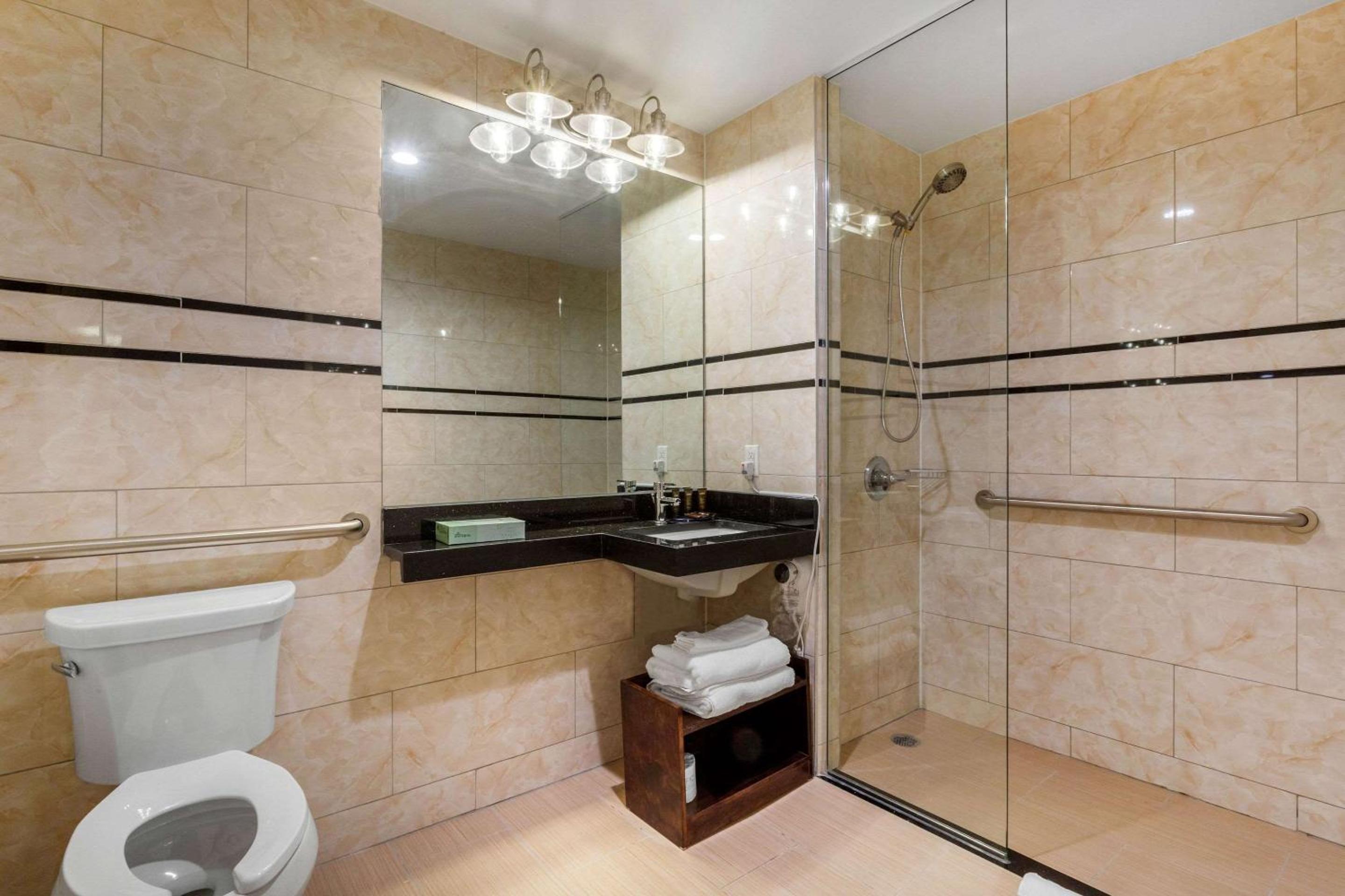 King Room - Accessible/Non-Smoking - Photo 3