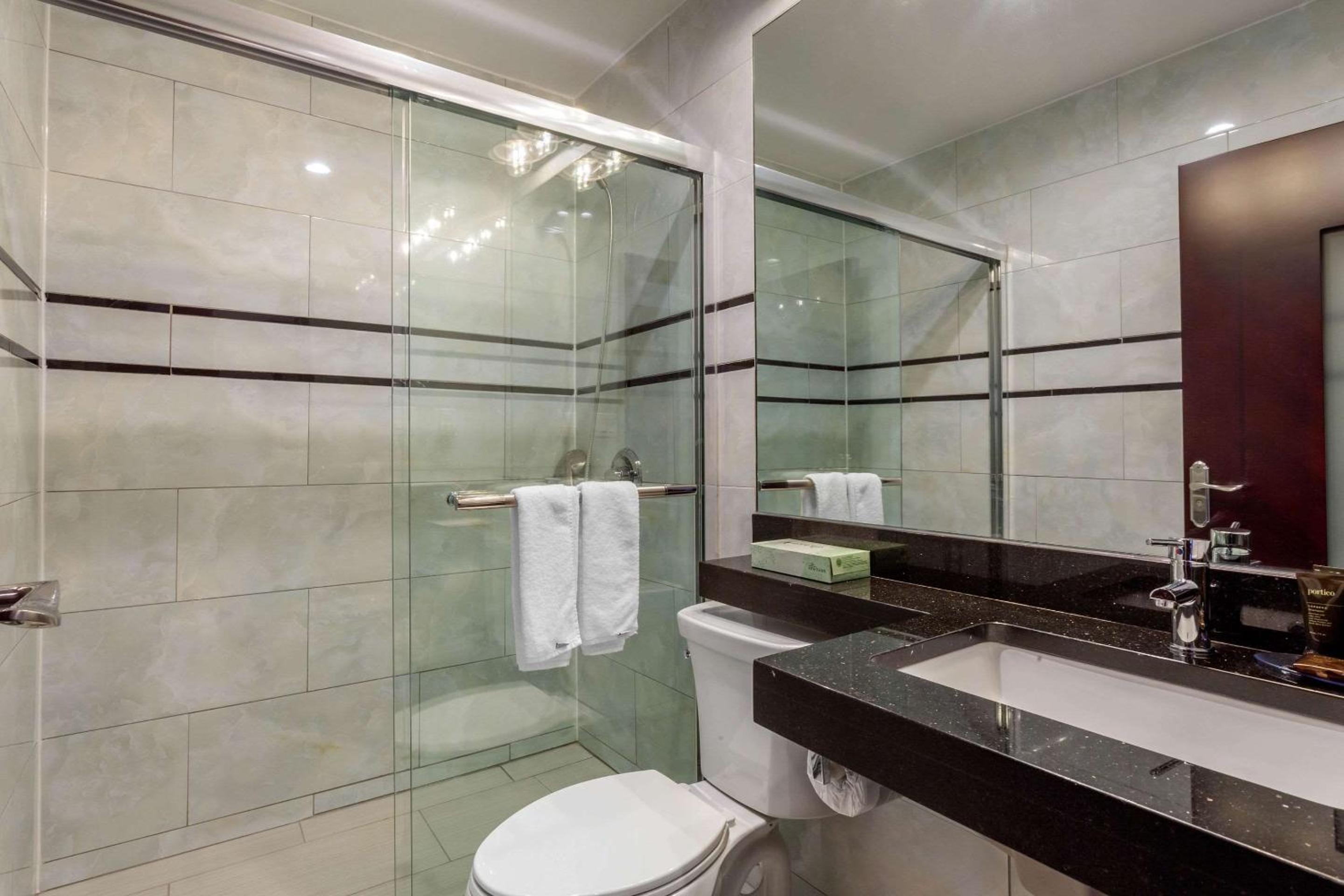 King Room - Non-Smoking - Photo 6