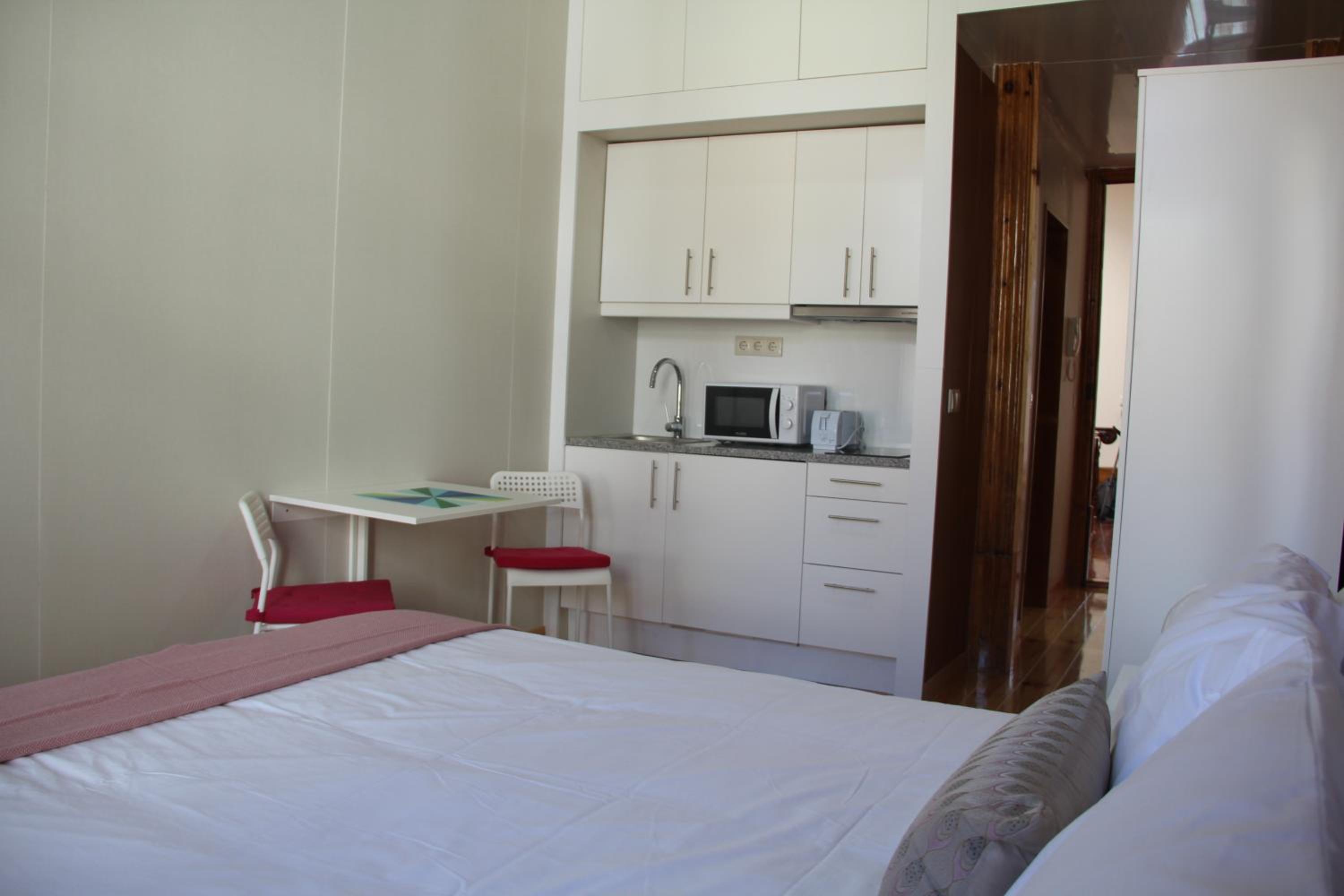 Studio (2 Adults) - Photo 2