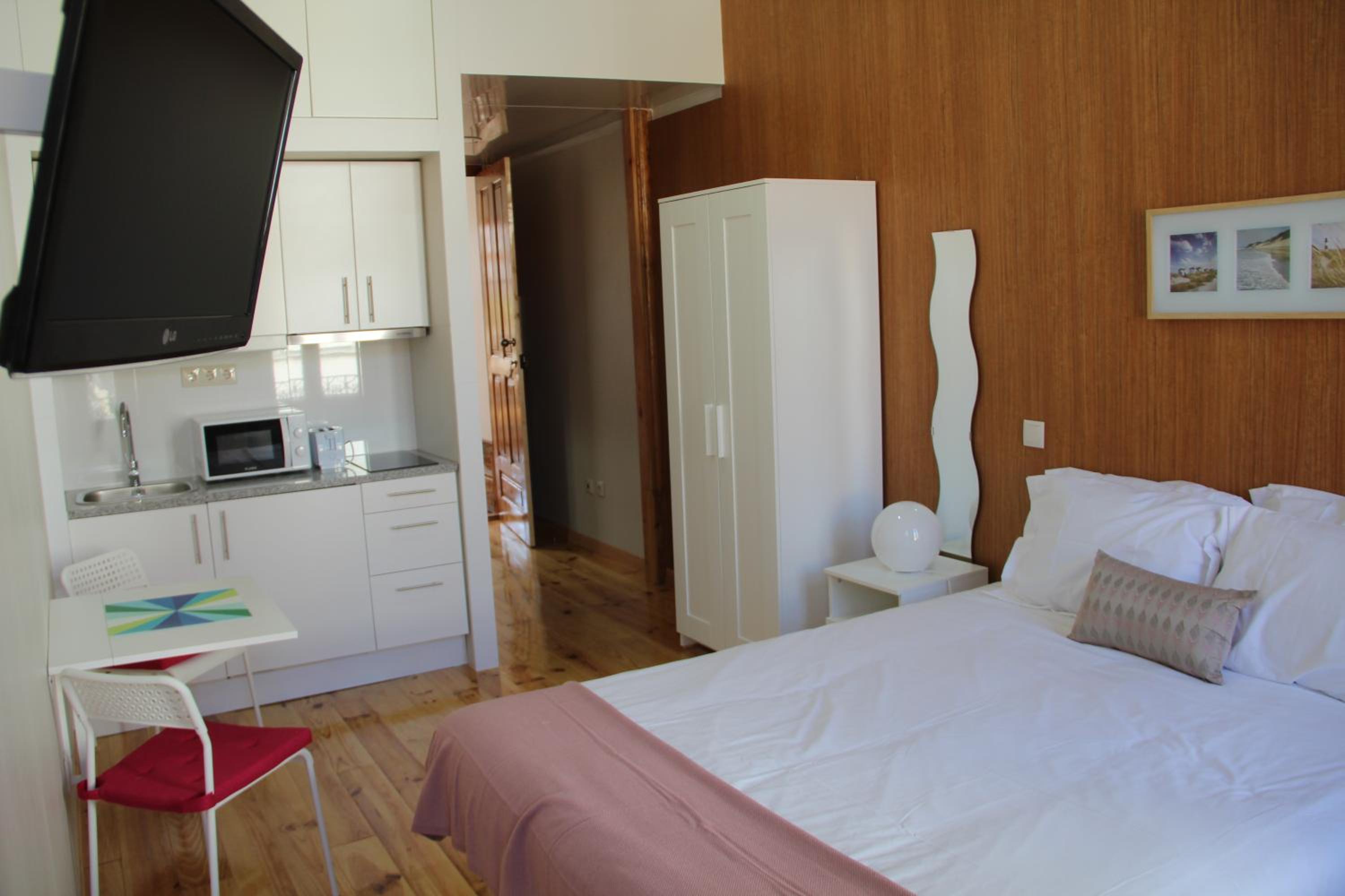 Studio (2 Adults) - Photo 3