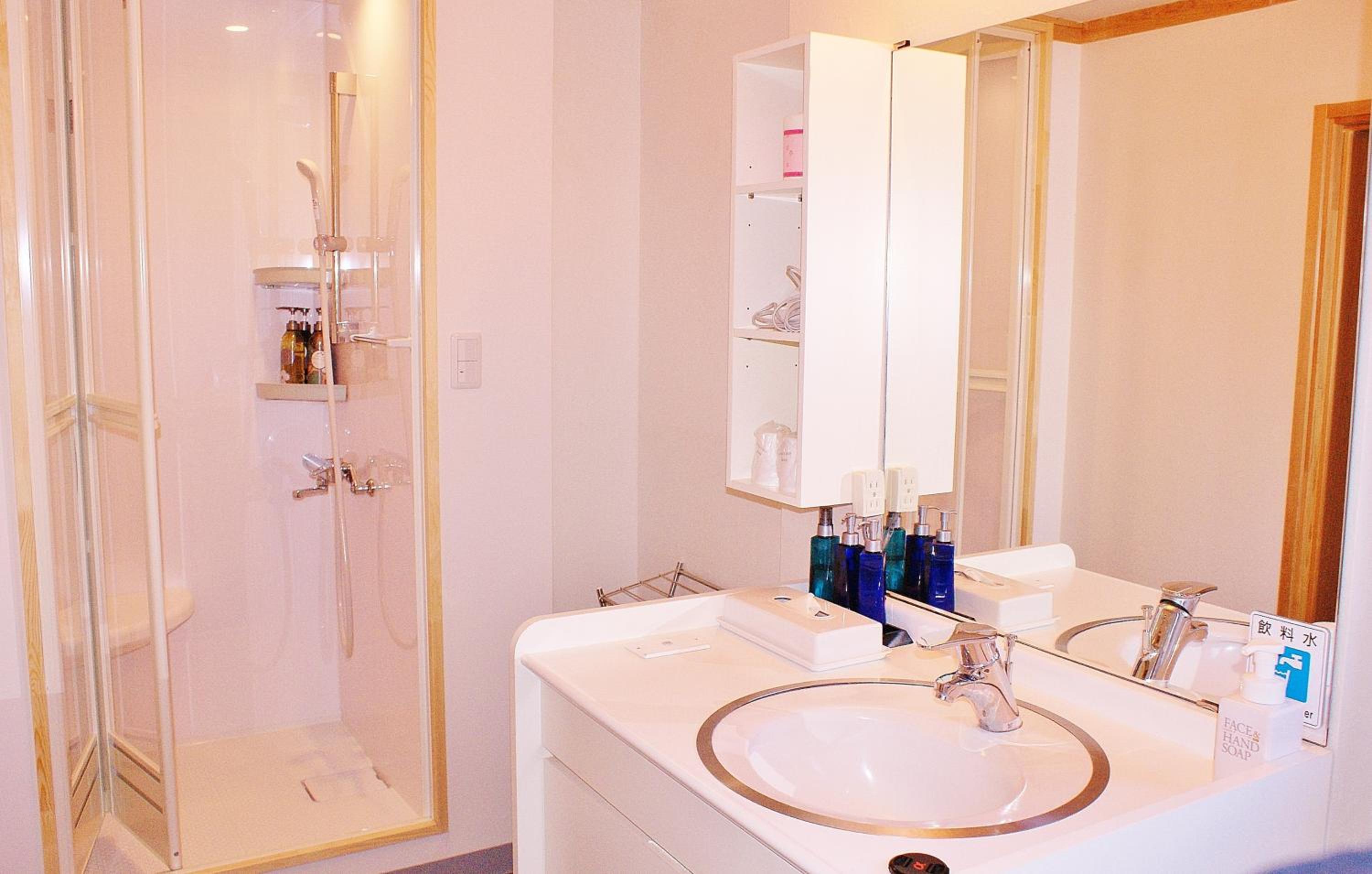 Standard Japanese-Style Room with Shower - Non-Smoking