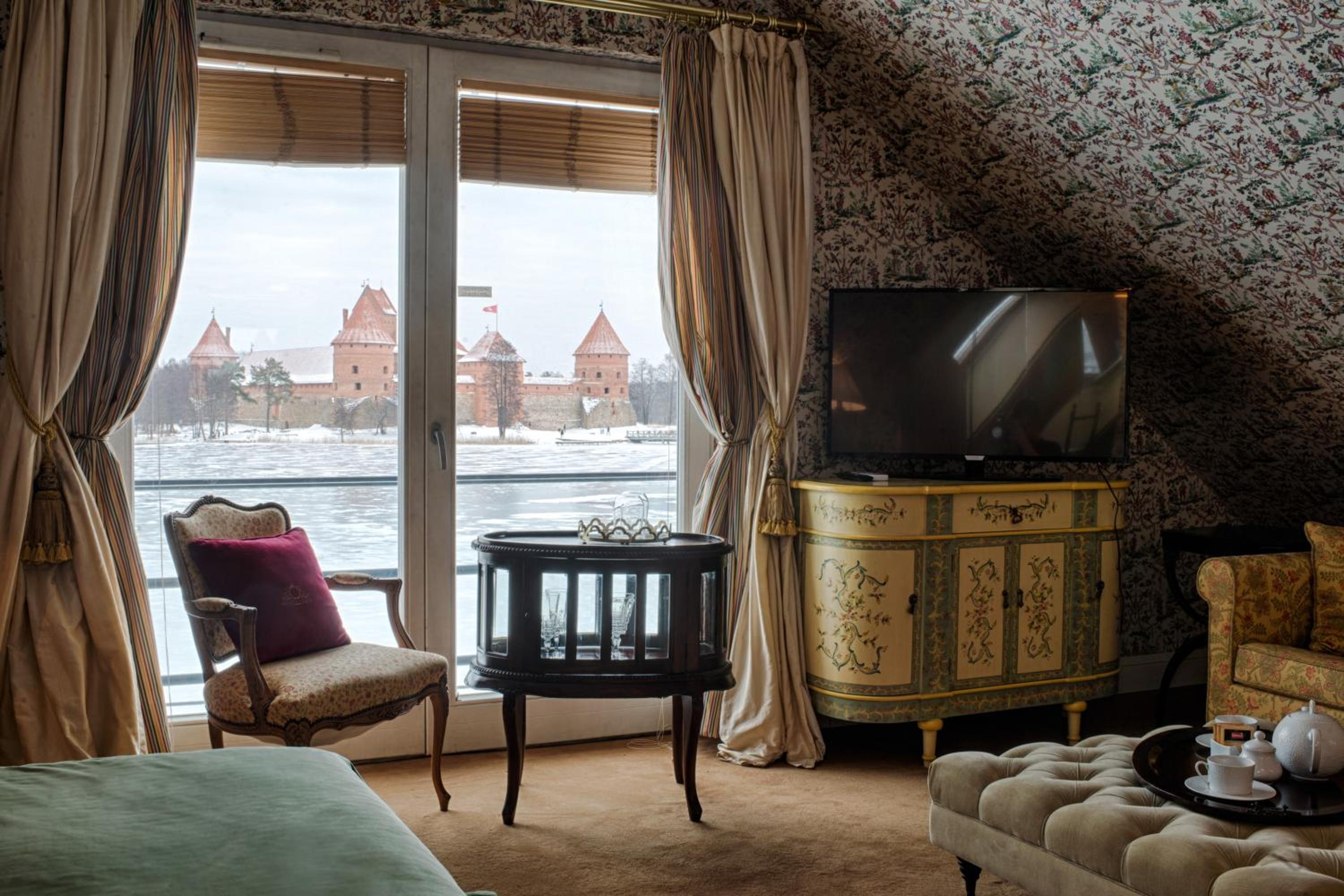 Suite with Castle View - Photo 6