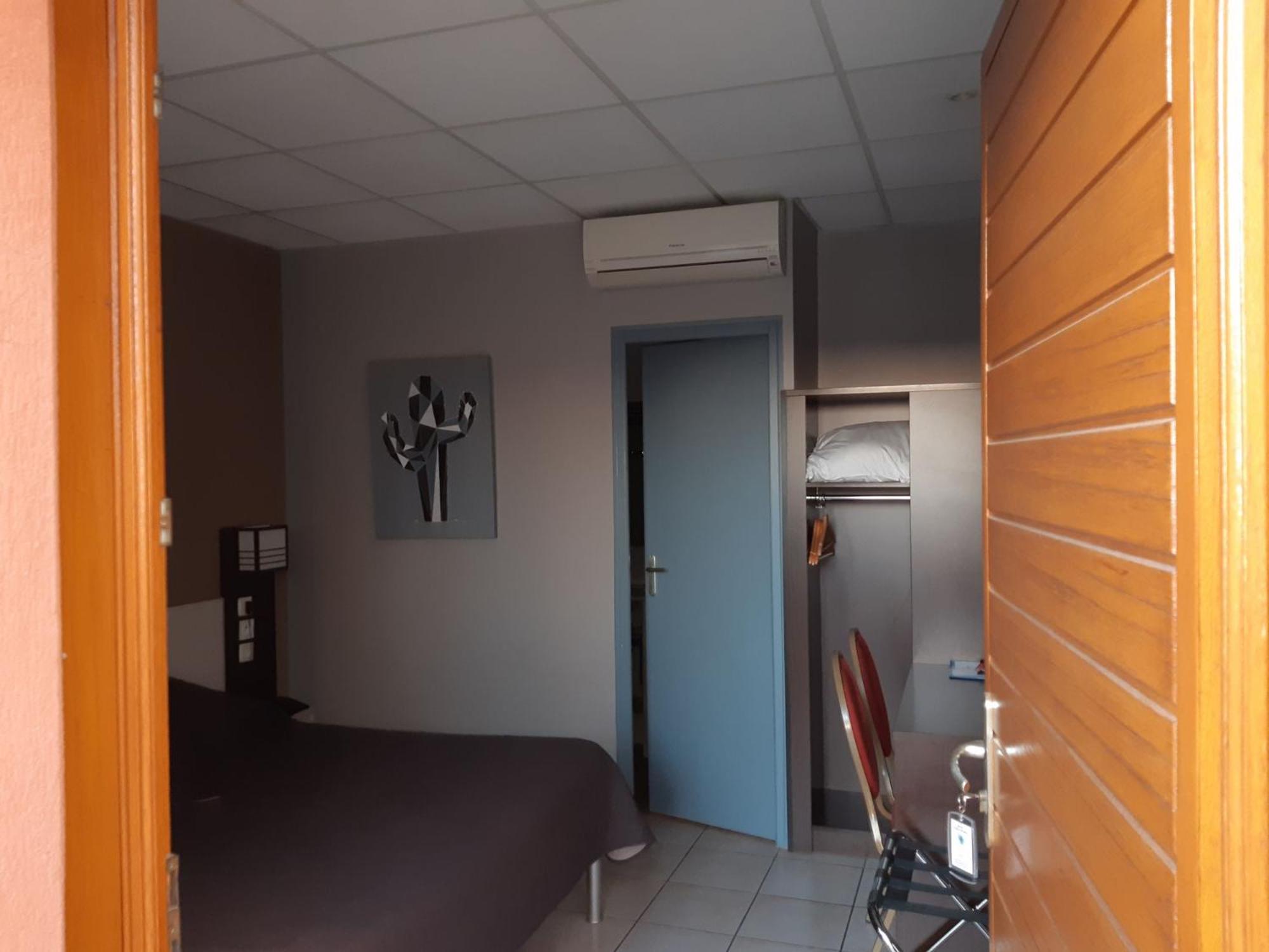 Double Room with Private Access photo 3