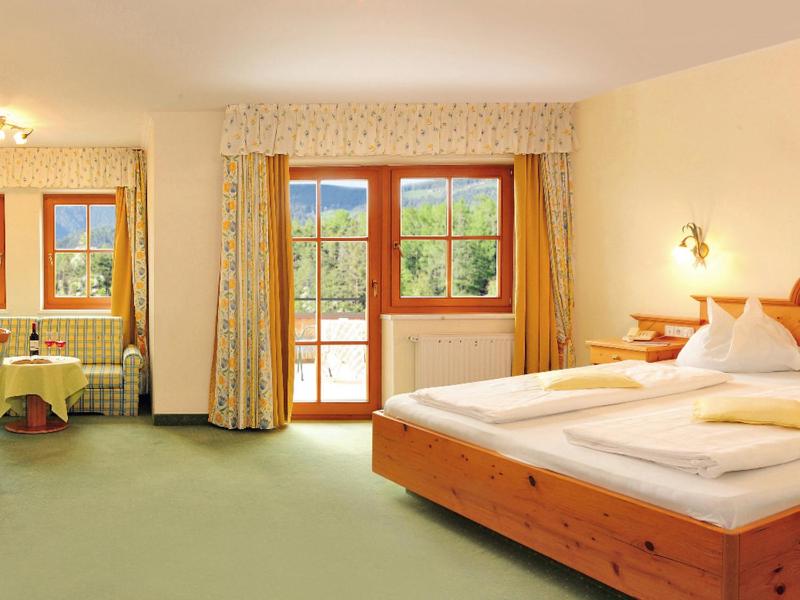 Family Suite with Balcony - Photo 1