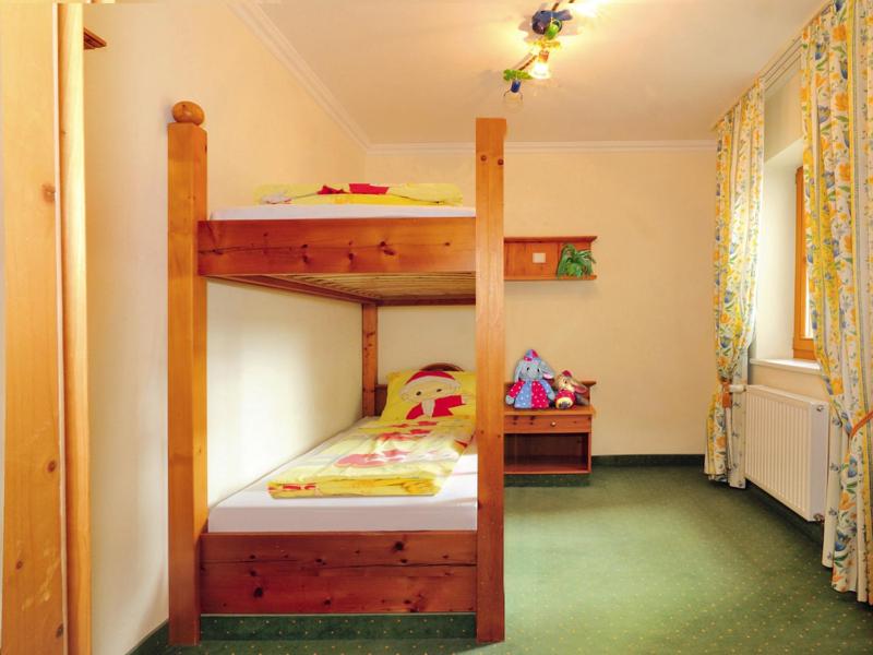 Family Suite with Balcony - Photo 2