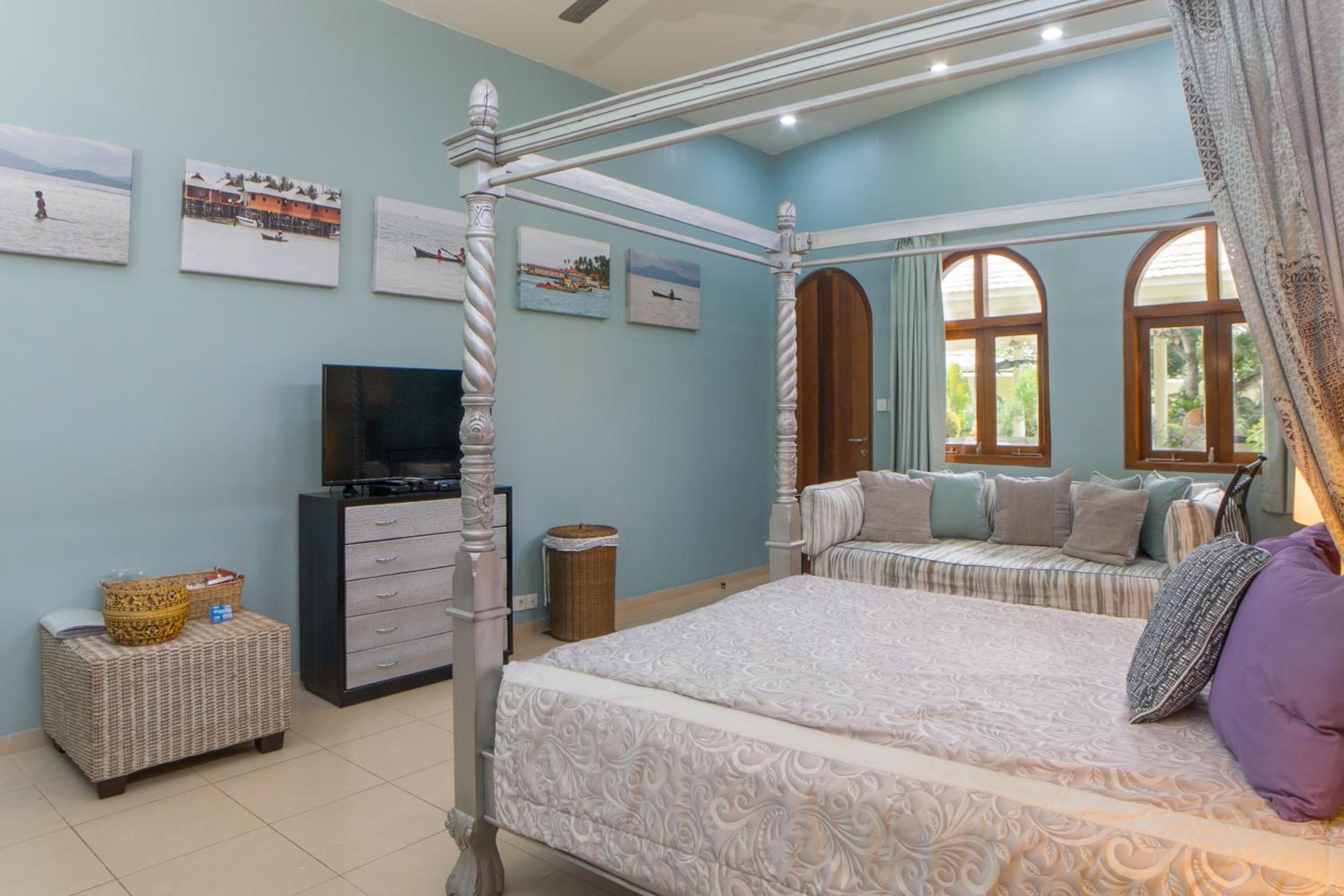 Deluxe Queen Room