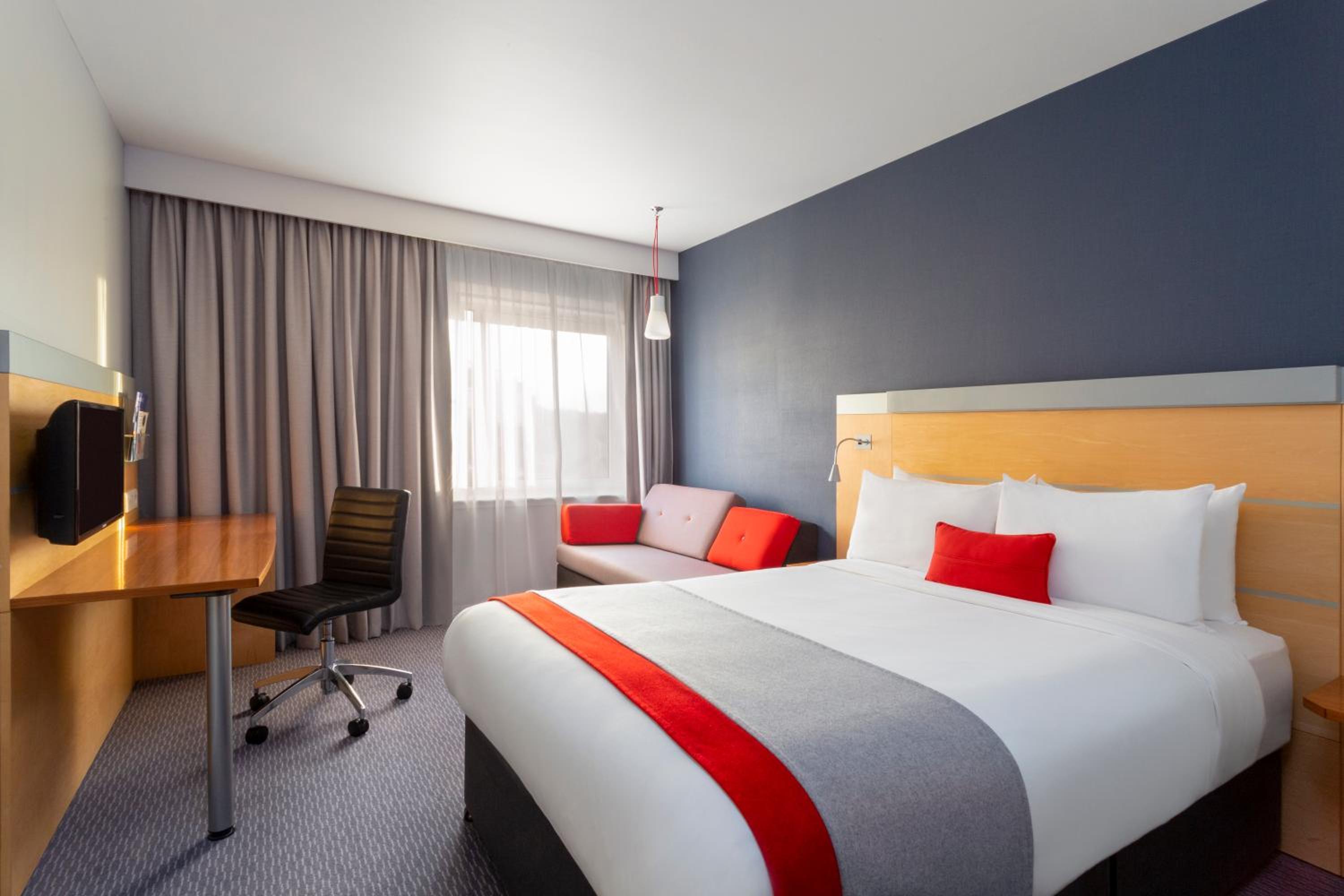 Standard Room with Free Hot Breakfast - Photo 1