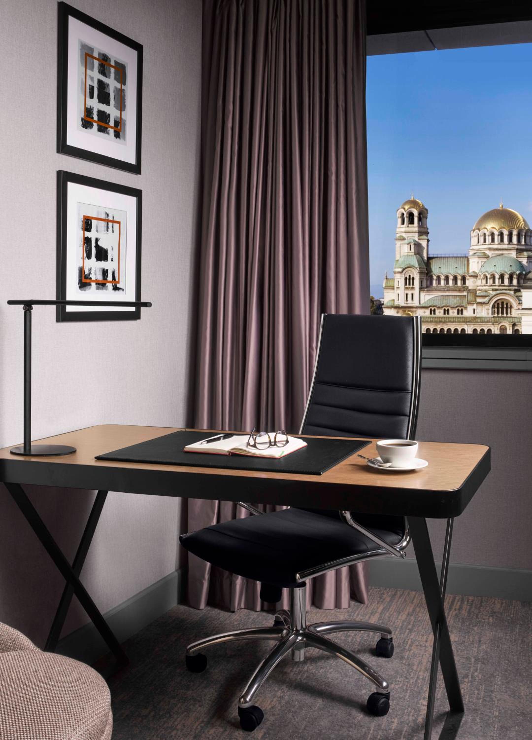 Classic King Room with Cathedral View - Photo 4